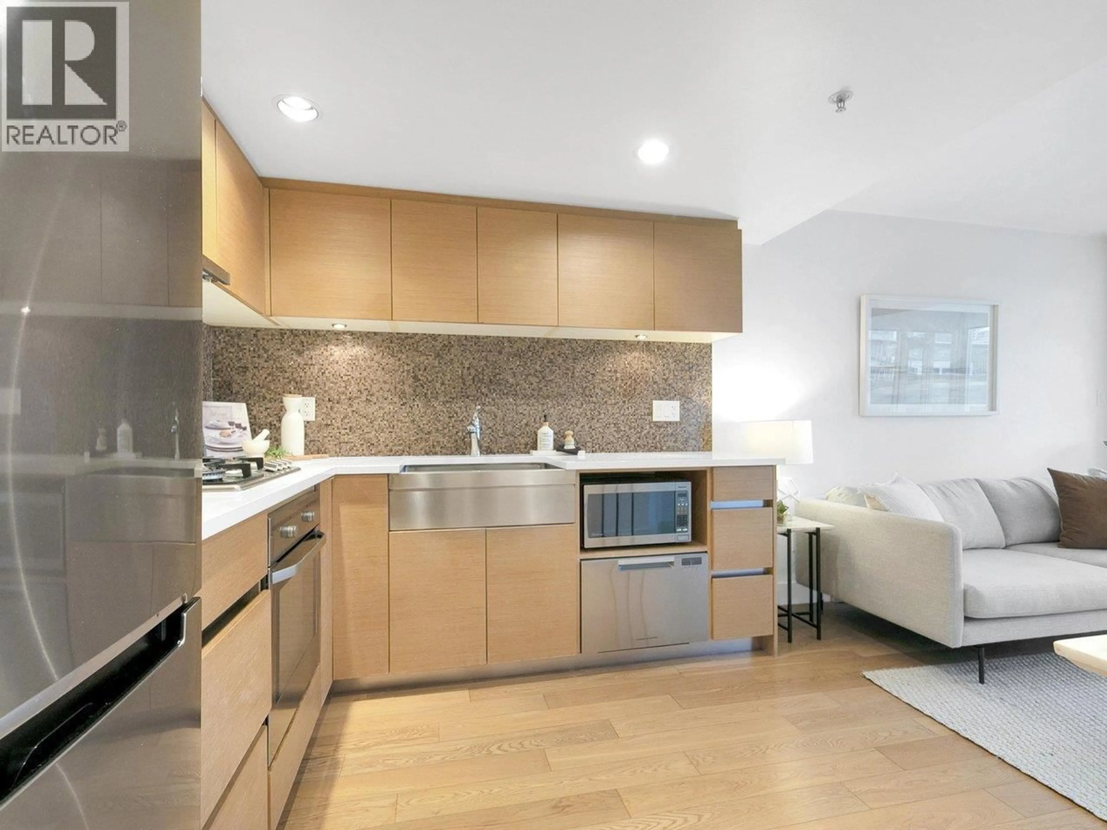 Standard kitchen, ceramic/tile floor for 806 - 565 SMITHE STREET, Vancouver British Columbia V6B0E4