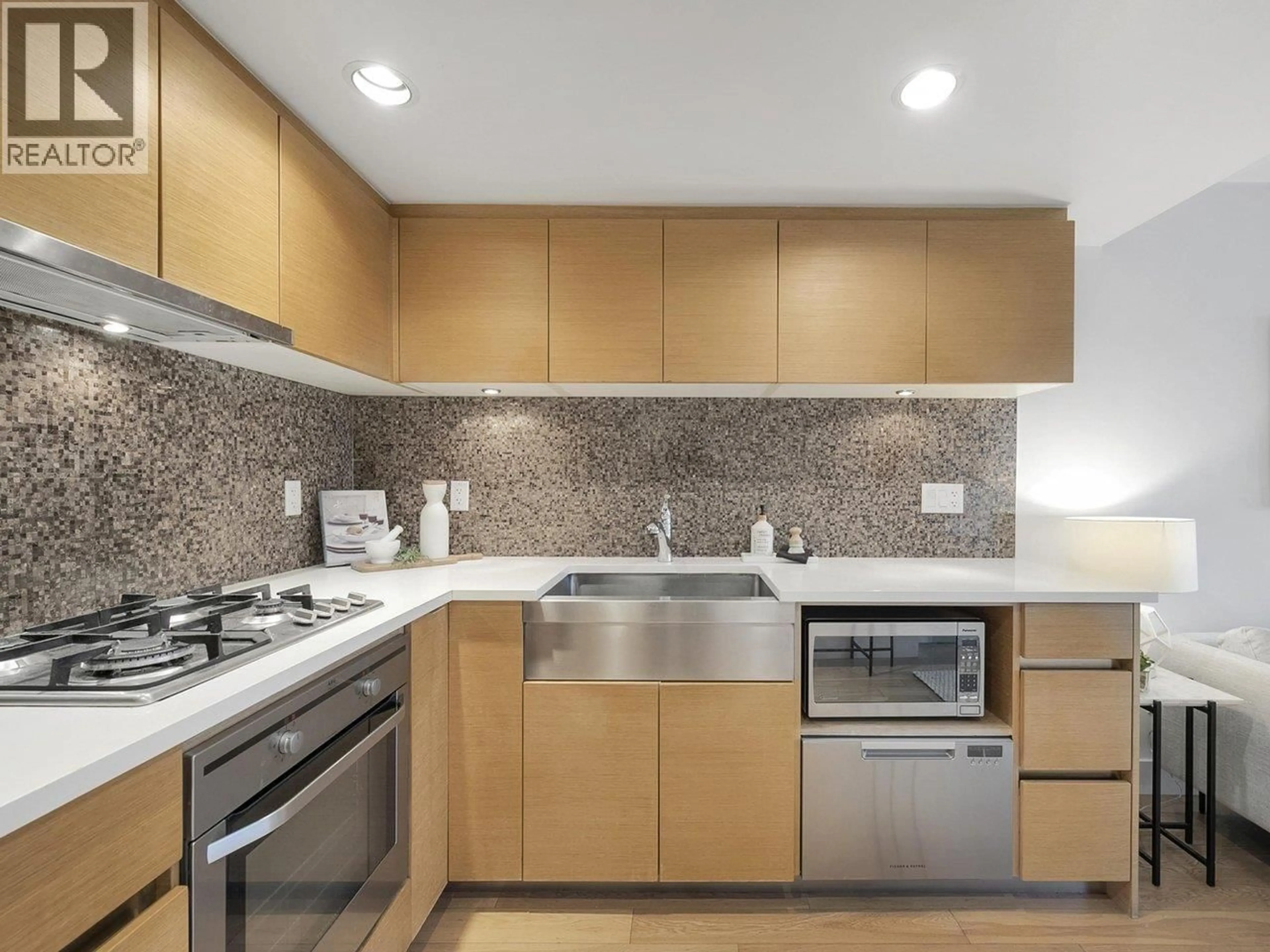 Standard kitchen, unknown for 806 - 565 SMITHE STREET, Vancouver British Columbia V6B0E4