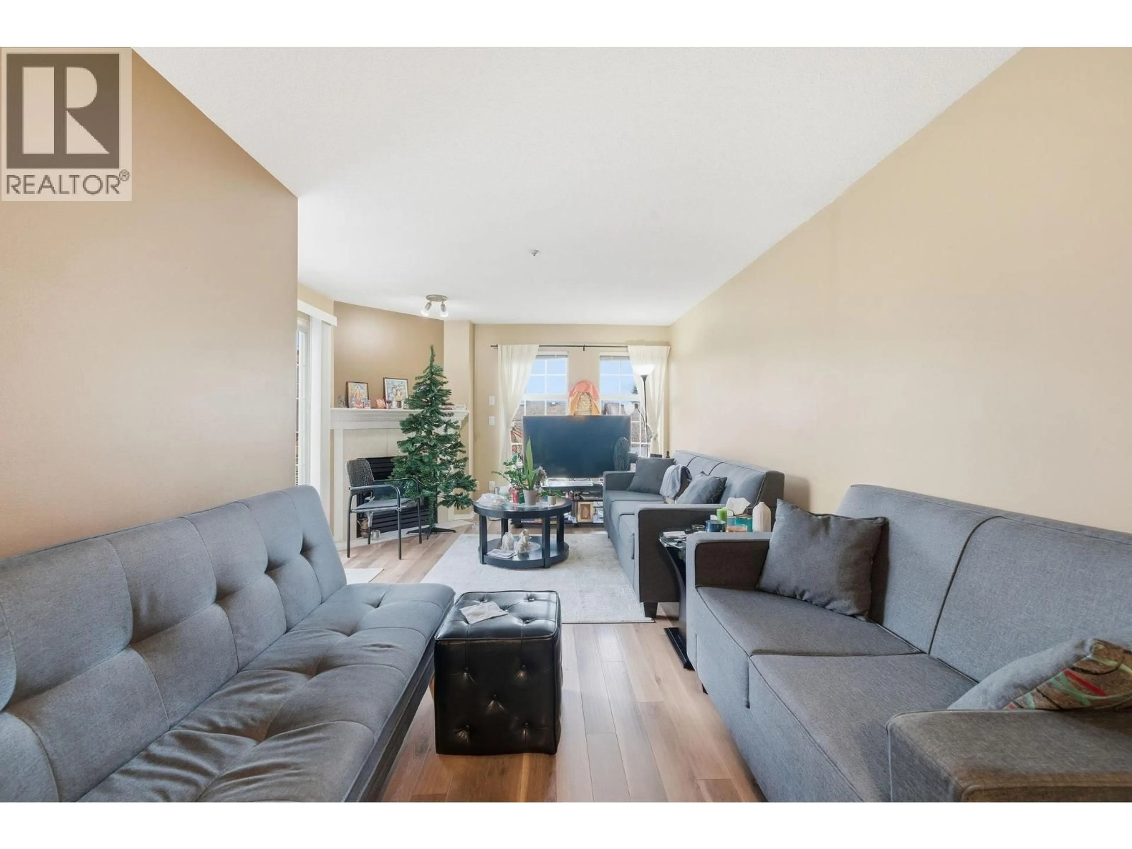 Living room with furniture, unknown for 404 - 1655 GRANT AVENUE, Port Coquitlam British Columbia V3B7V1