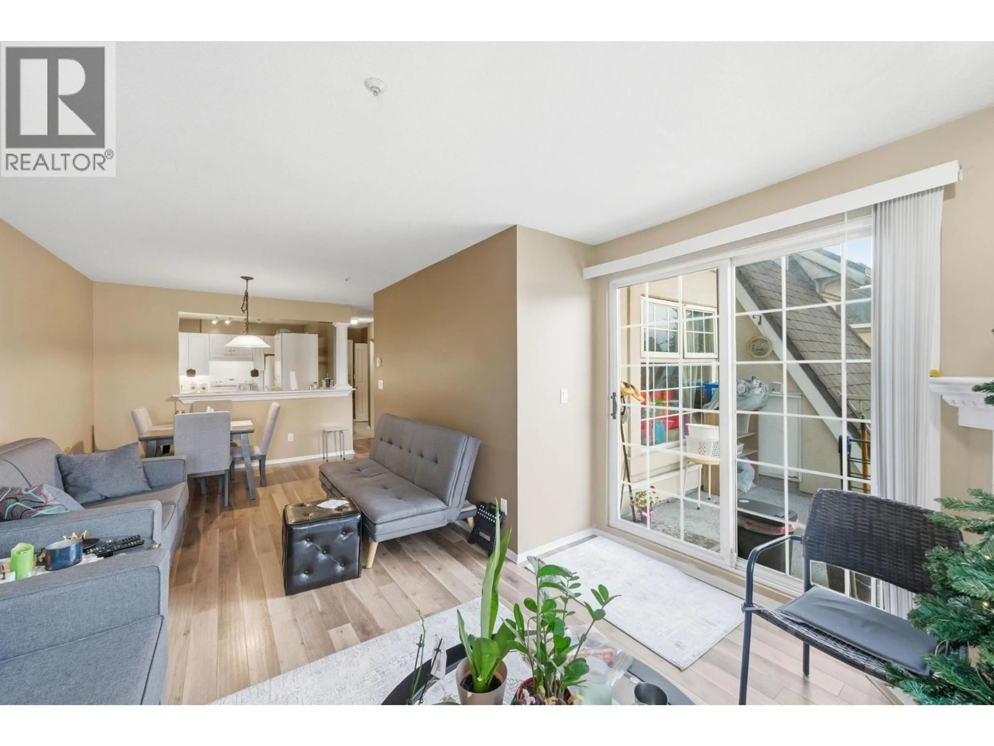 Living room with furniture, unknown for 404 - 1655 GRANT AVENUE, Port Coquitlam British Columbia V3B7V1