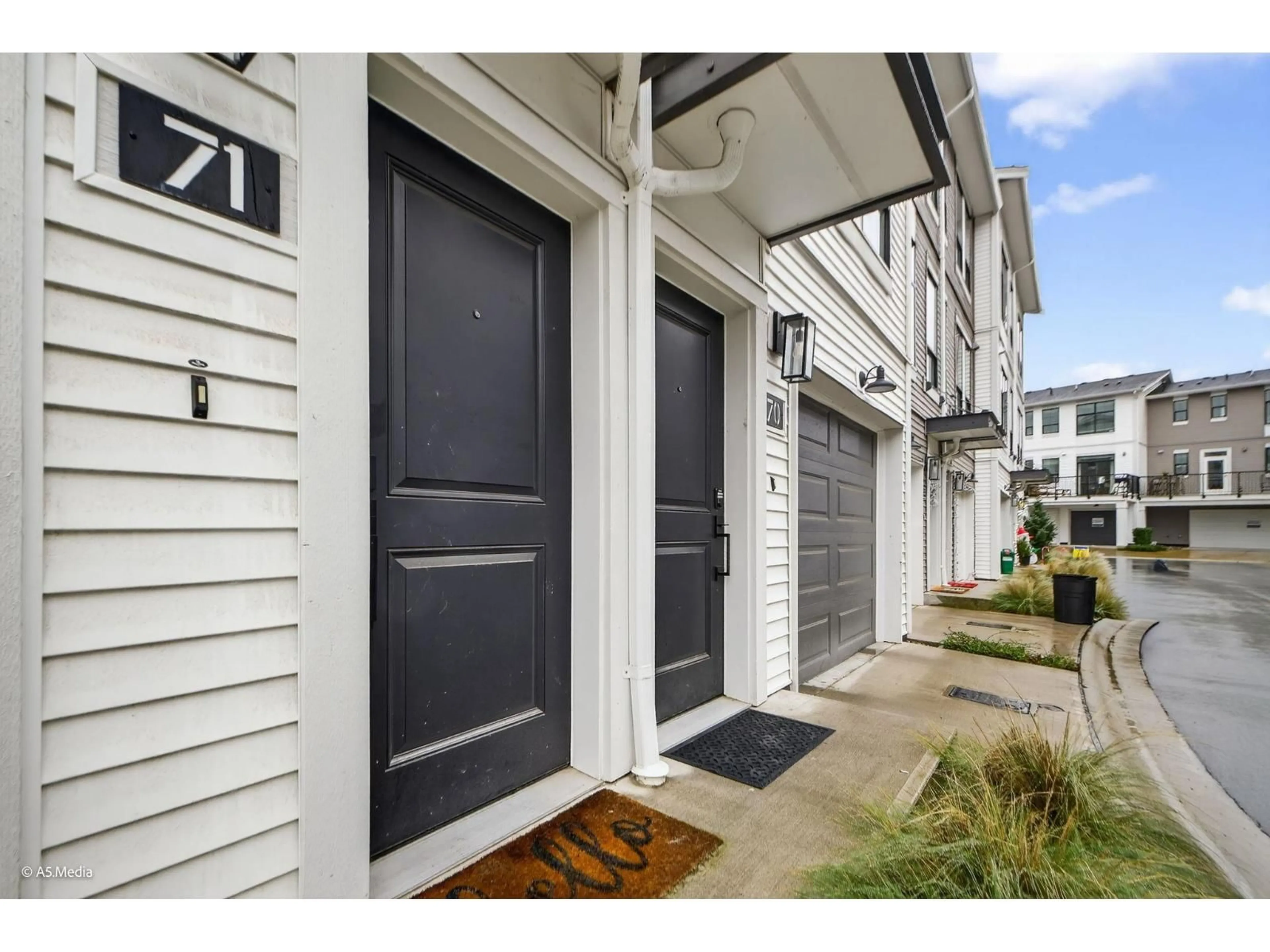 Indoor entryway for 71 - 2774 MONTROSE AVENUE, Abbotsford British Columbia V2S0N4