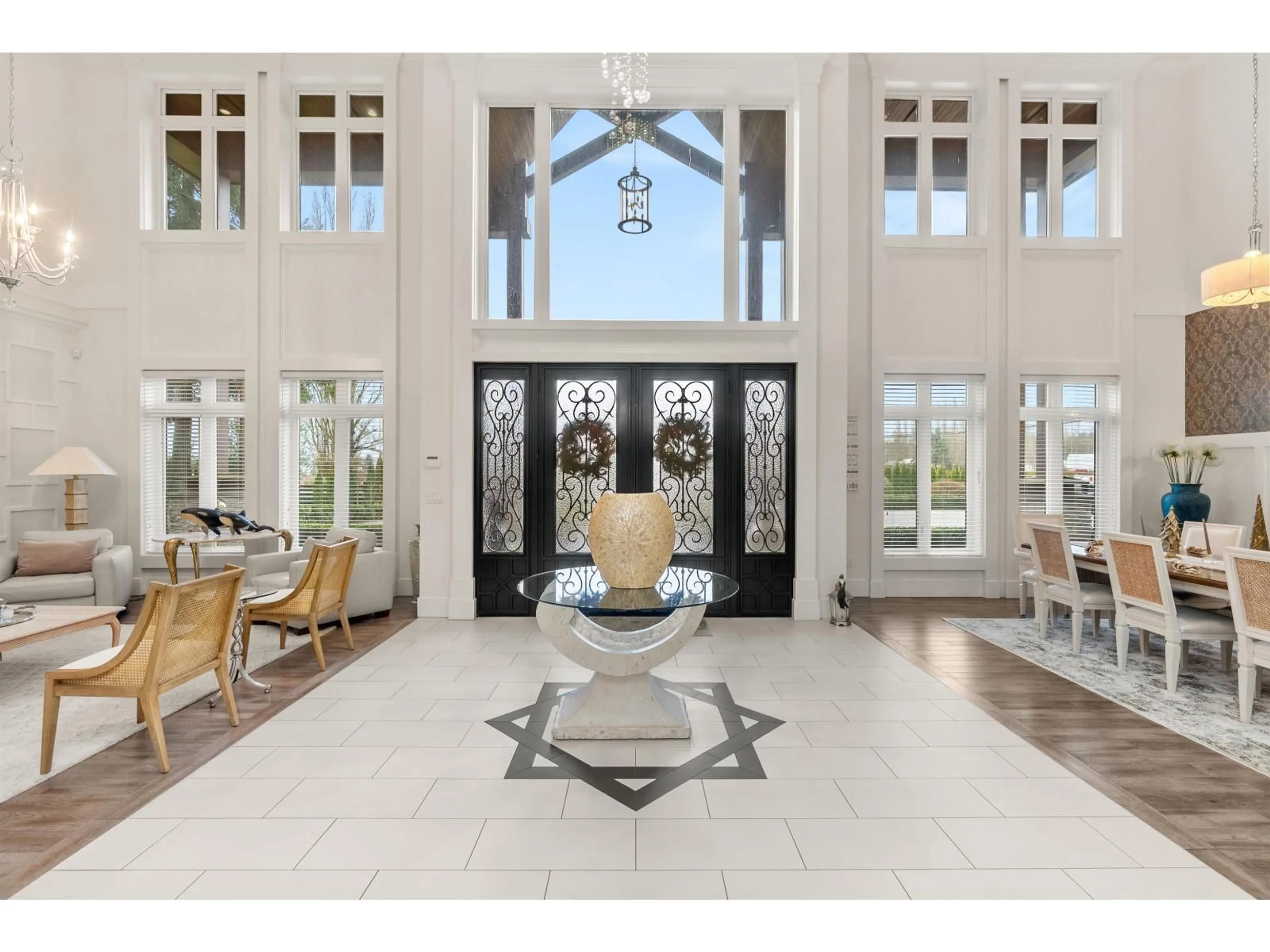 Indoor foyer for 8486 HARVIE ROAD, Surrey British Columbia V4N5X8