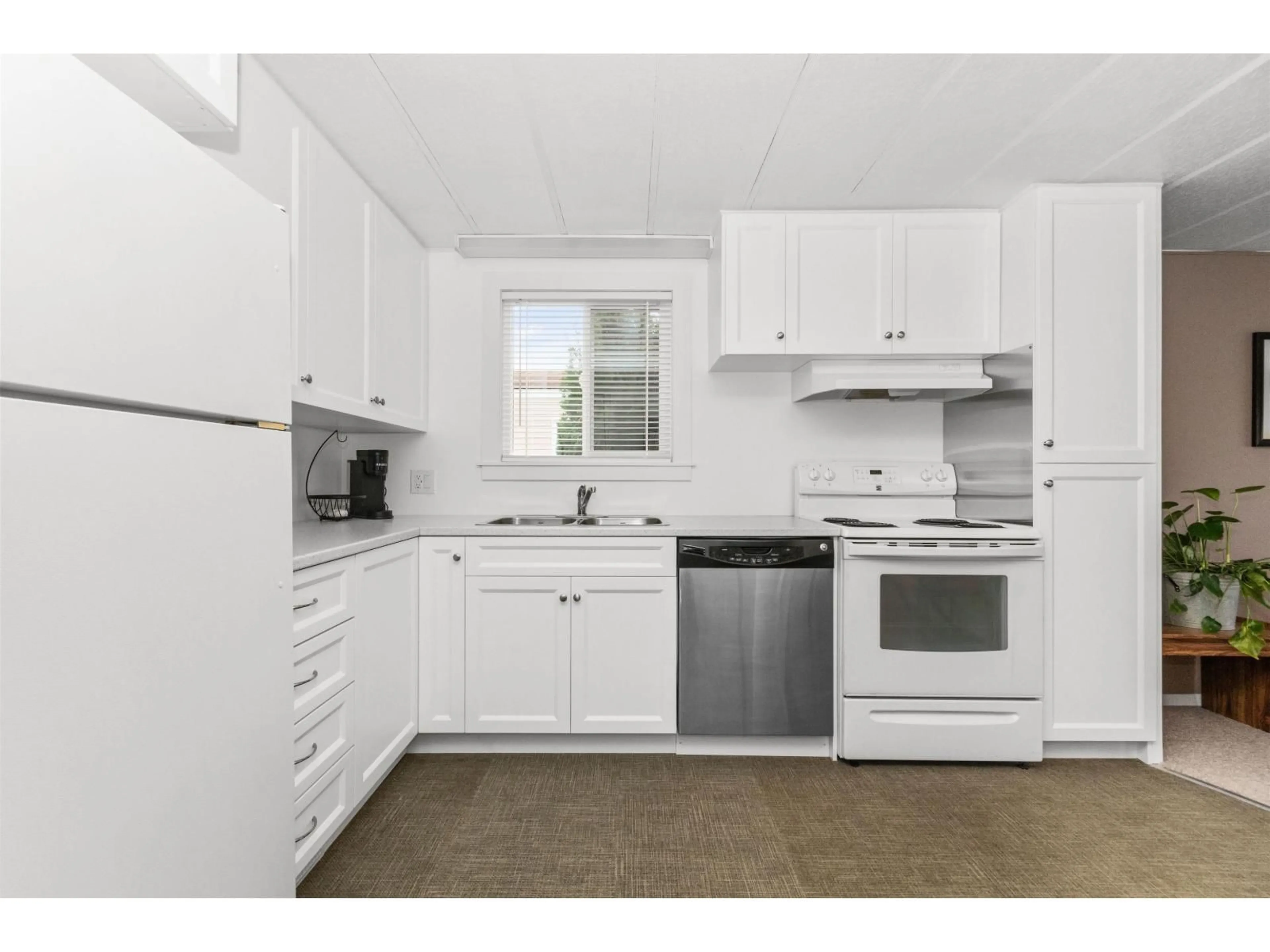 Standard kitchen, unknown for 28 - 1884 HEATH ROAD, Agassiz British Columbia V0M1A2