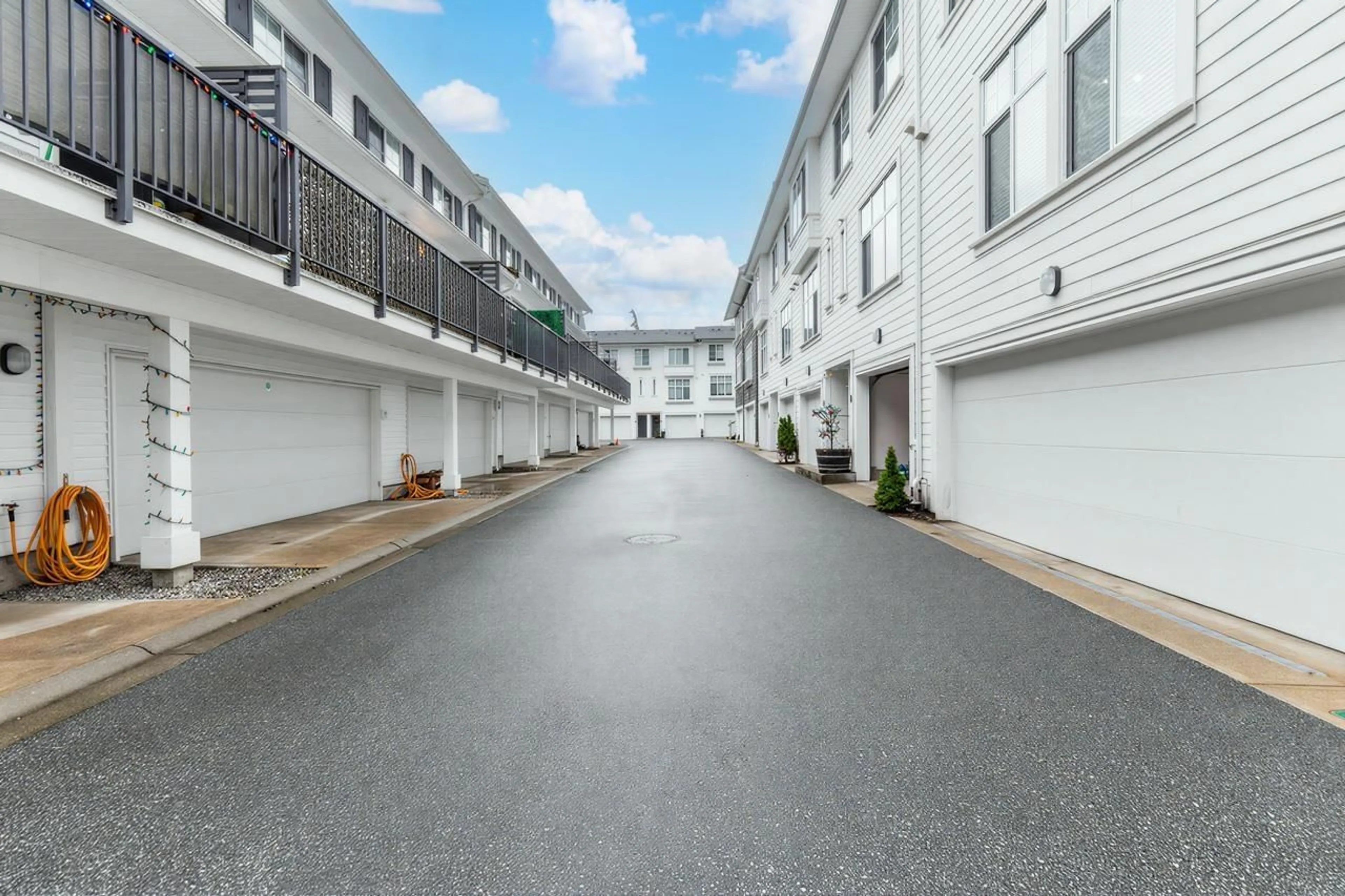 Patio, street for 14 - 10433 158 STREET, Surrey British Columbia V4N6S3