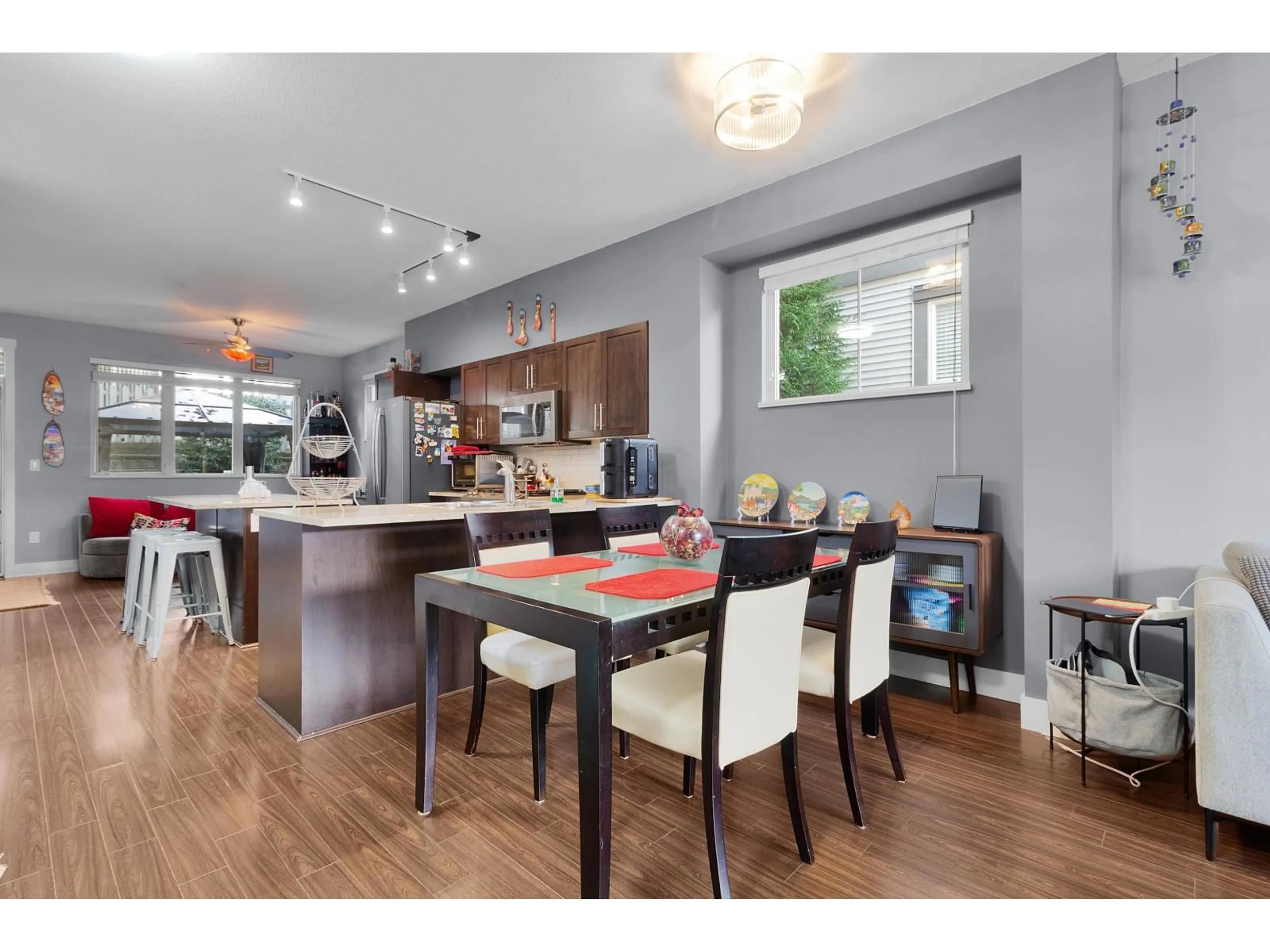 Open concept kitchen, wood/laminate floor for 40 - 20326 68 AVENUE, Langley British Columbia V2Y1P6