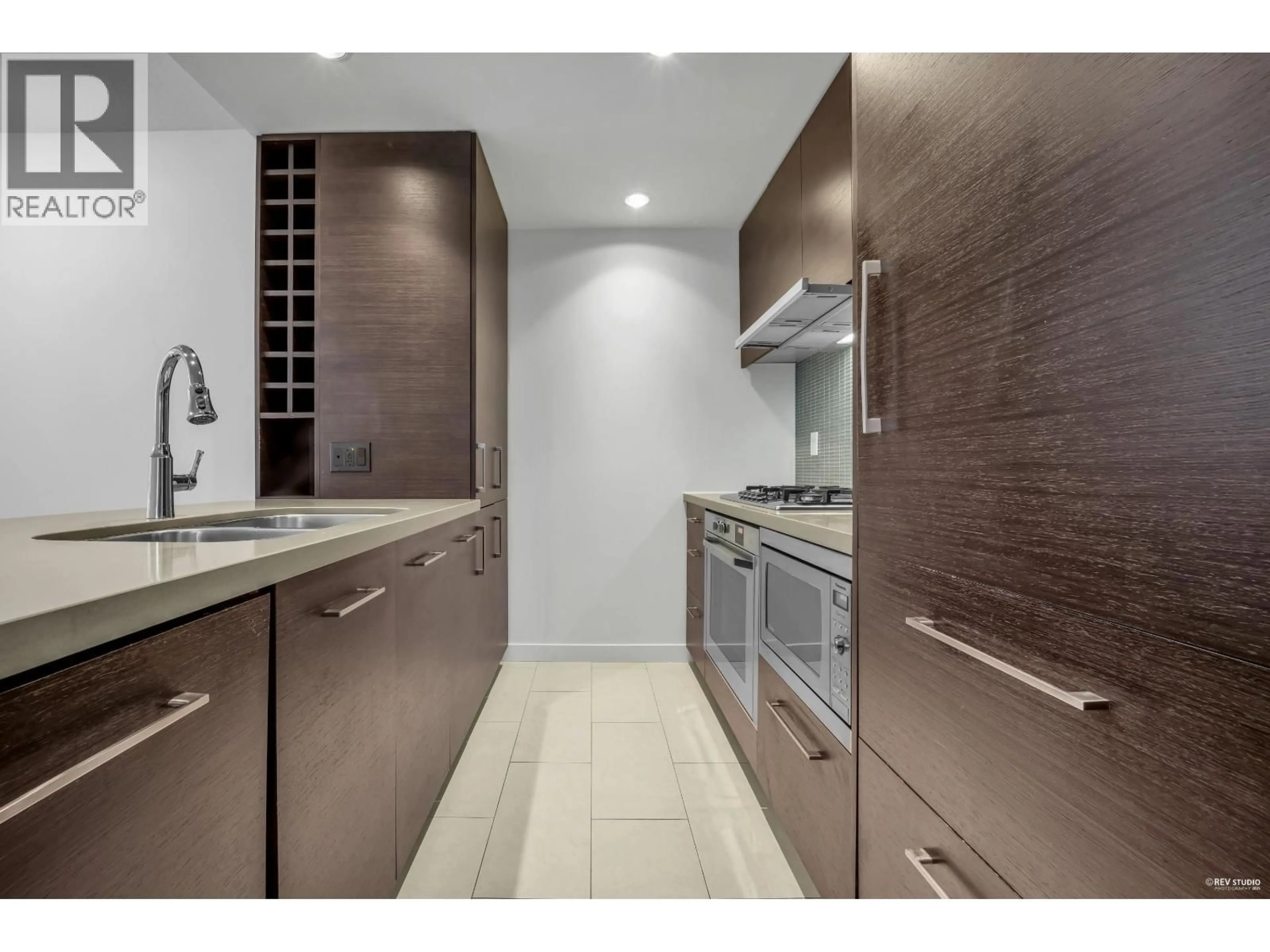 Standard kitchen, ceramic/tile floor for 1002 - 833 HOMER STREET, Vancouver British Columbia V6B0H4