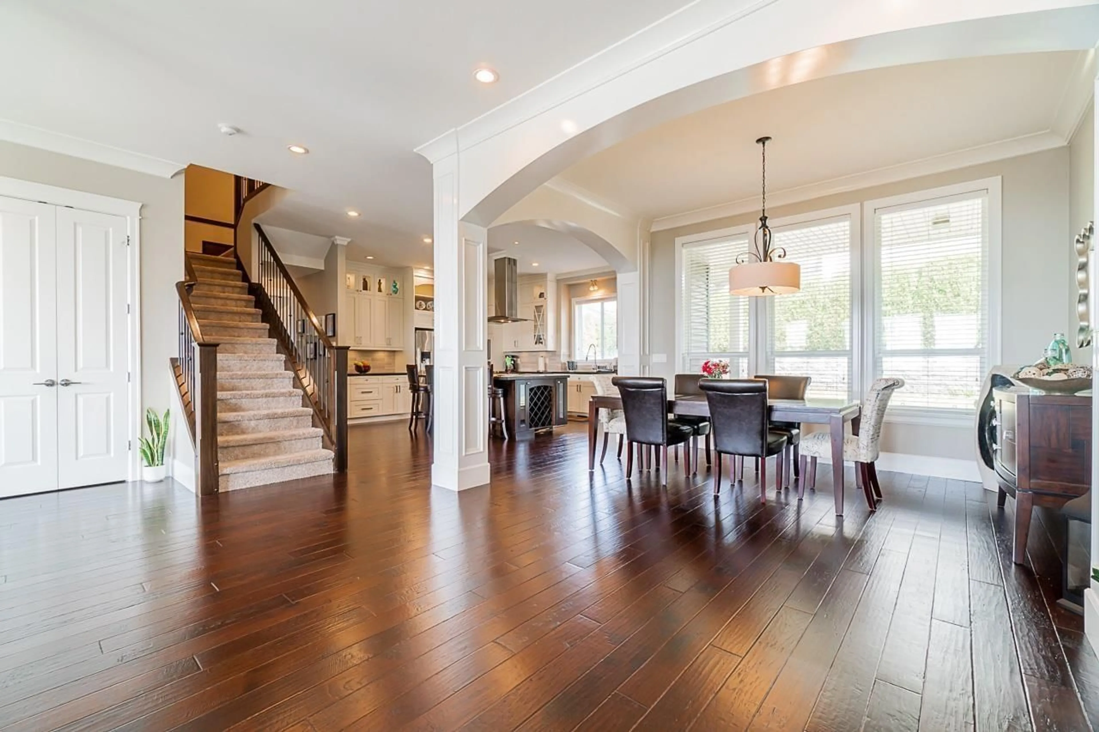 Dining room, wood/laminate floor for 33773 KNIGHT AVENUE, Mission British Columbia V2V7C7