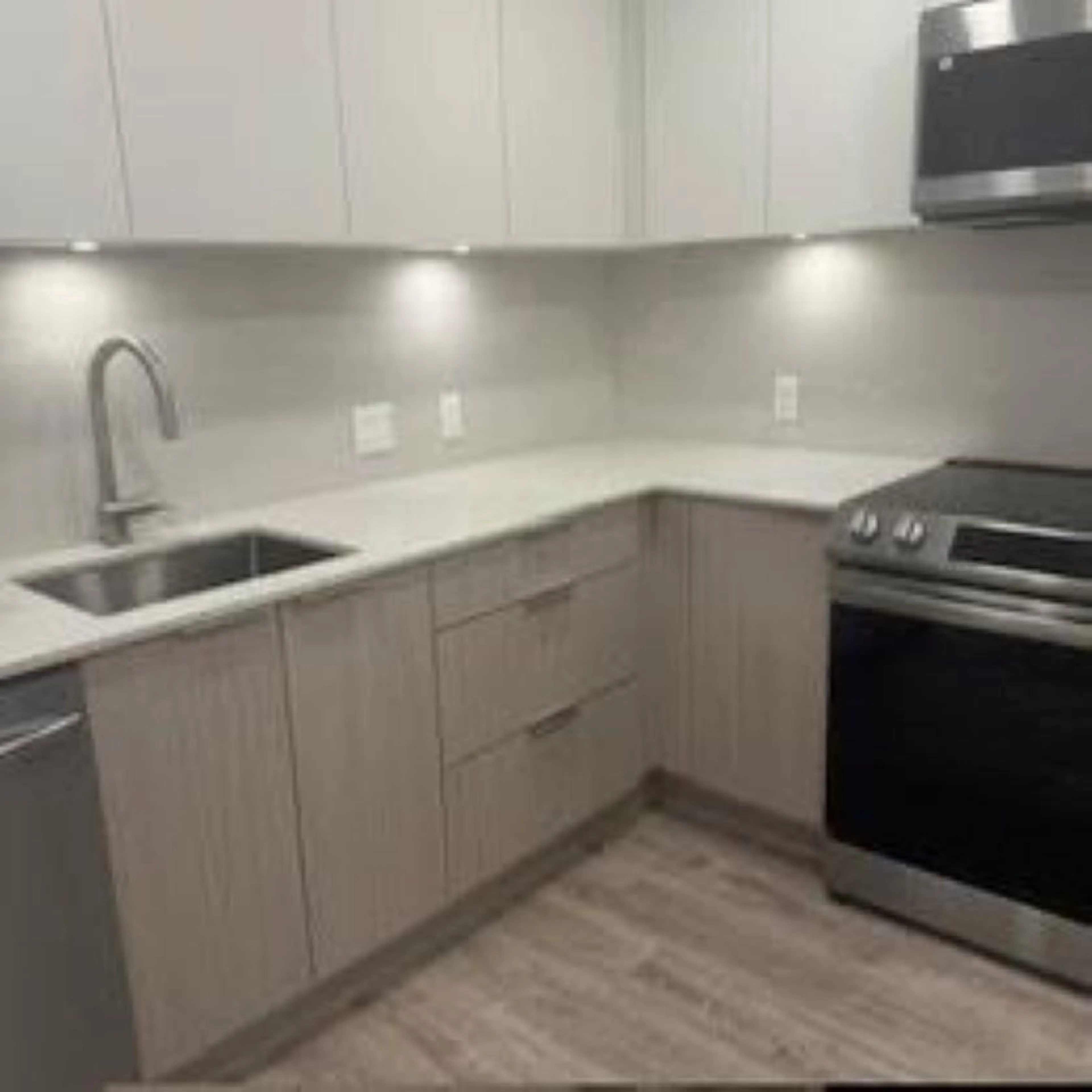 Standard kitchen, unknown for 402 - 10778 138 STREET, Surrey British Columbia V3T0S5
