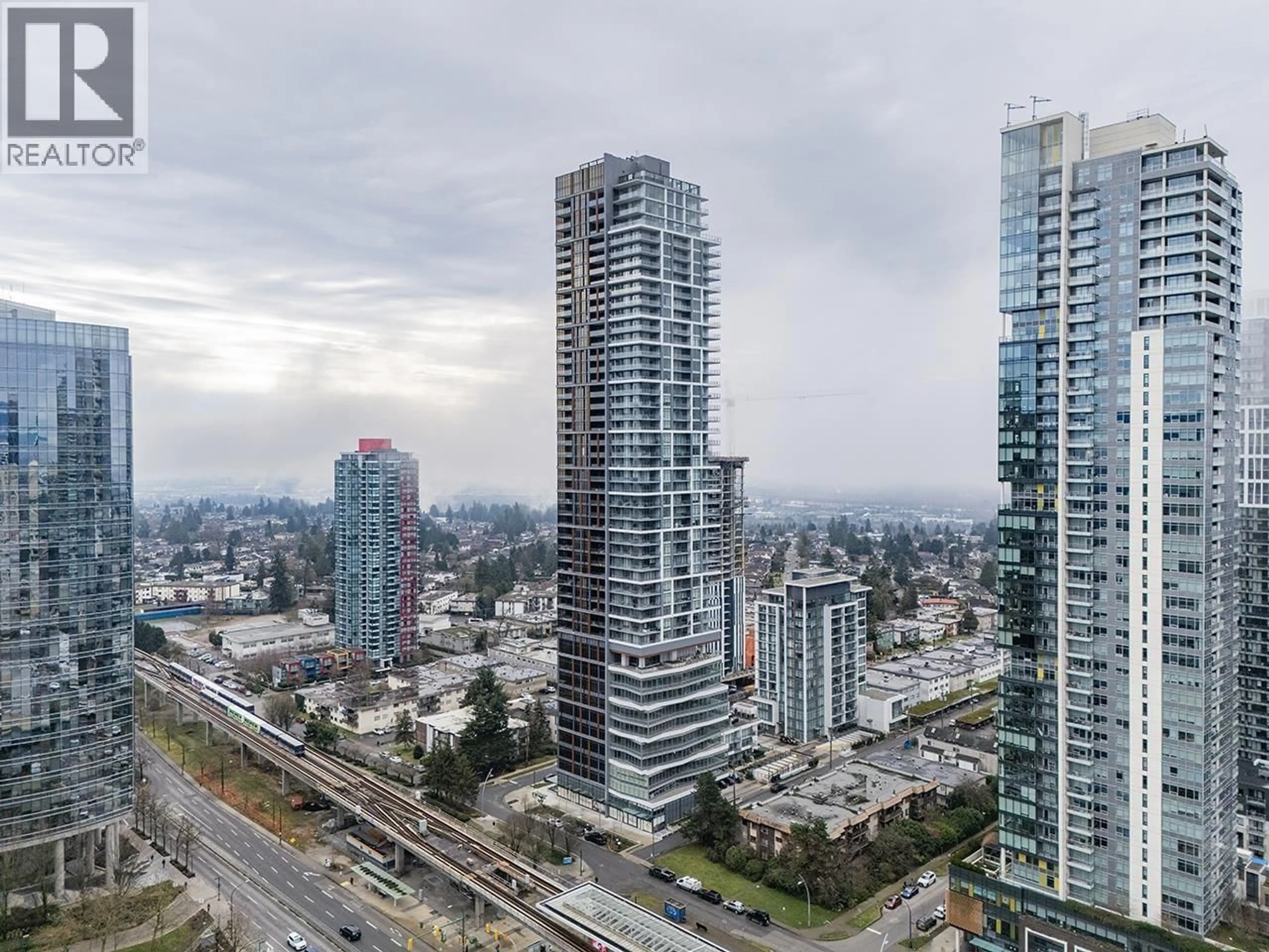 A pic from outside/outdoor area/front of a property/back of a property/a pic from drone, city buildings view from balcony for 1607 - 6511 SUSSEX AVENUE, Burnaby British Columbia V5H0K5