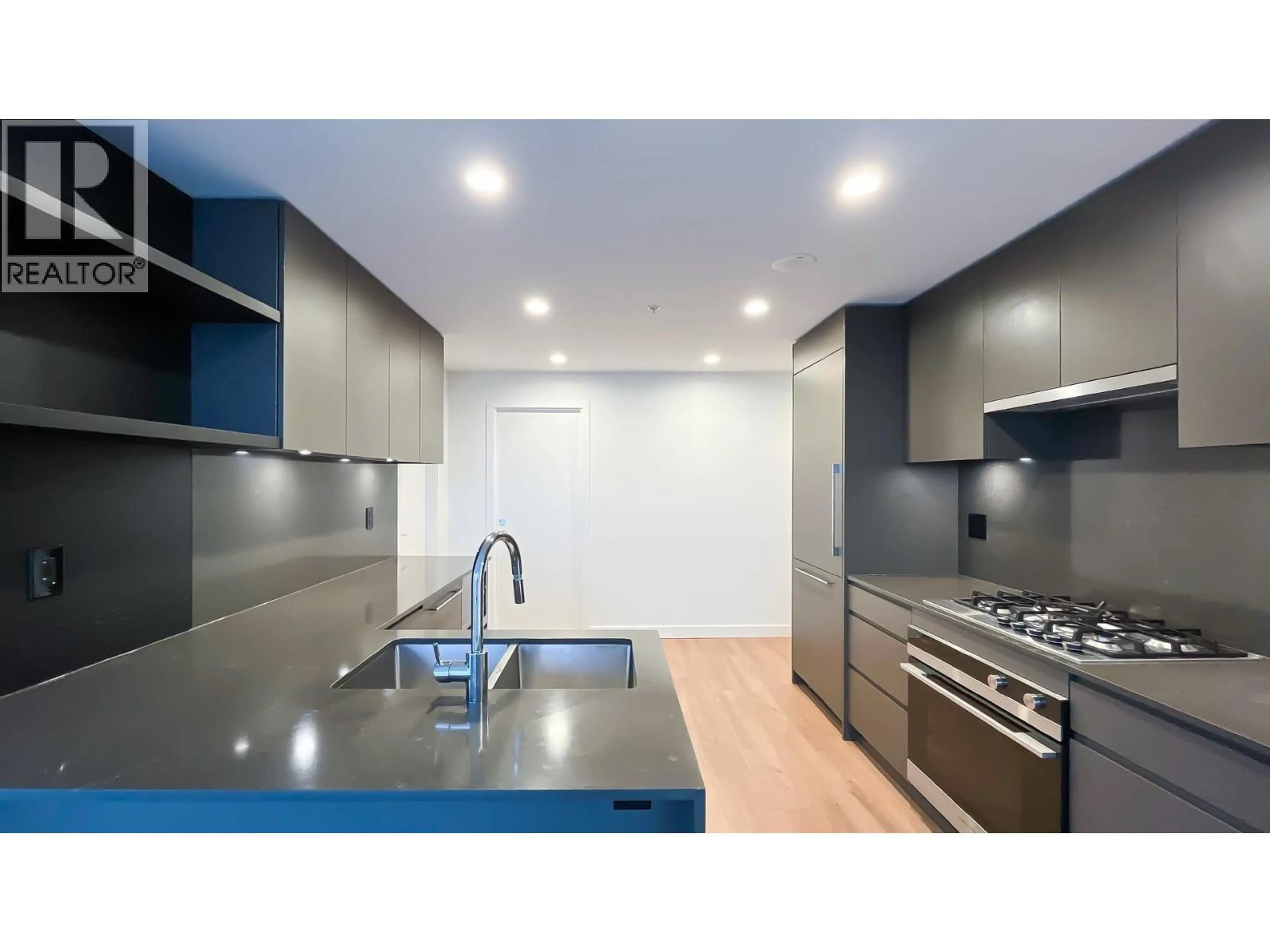 Standard kitchen, unknown for 2006 - 2181 MADISON AVENUE, Burnaby British Columbia V5C0N4