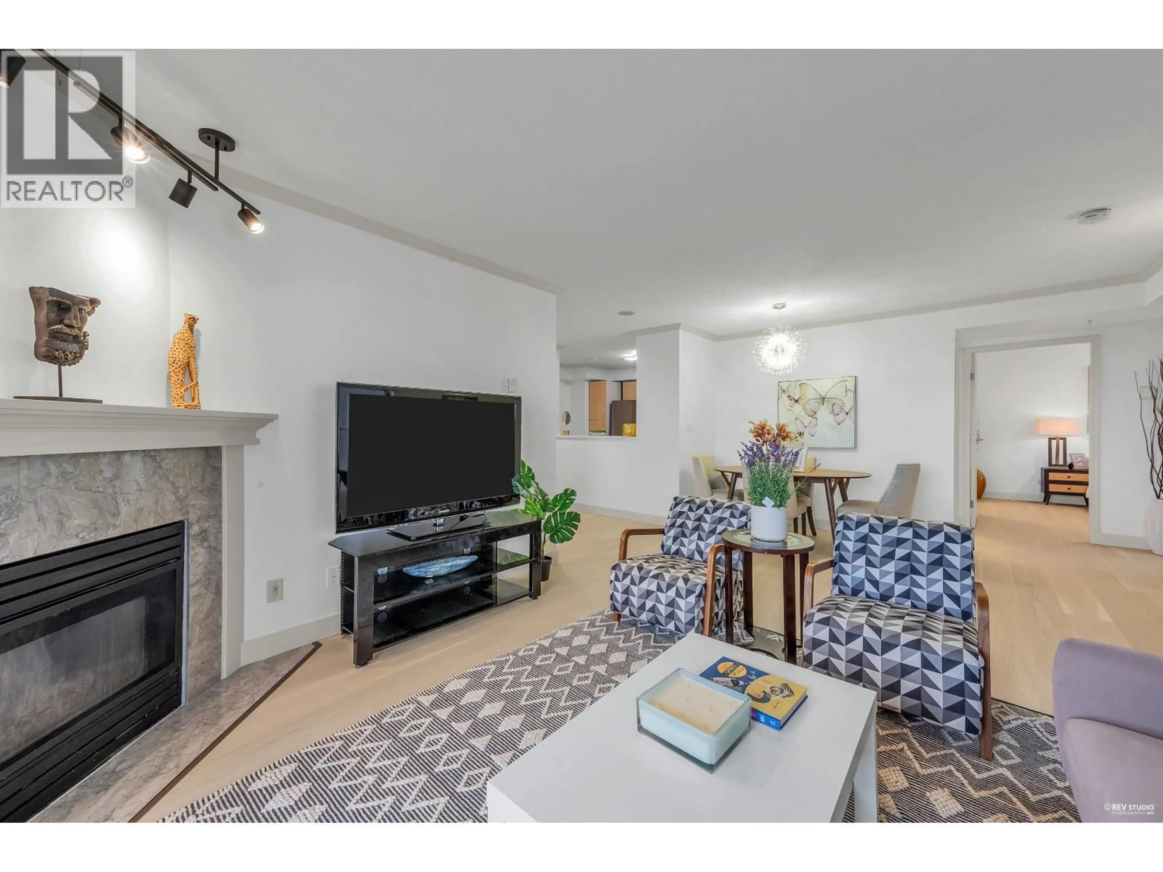 Living room with furniture, unknown for 1503 - 6611 COONEY ROAD, Richmond British Columbia V6Y4C5