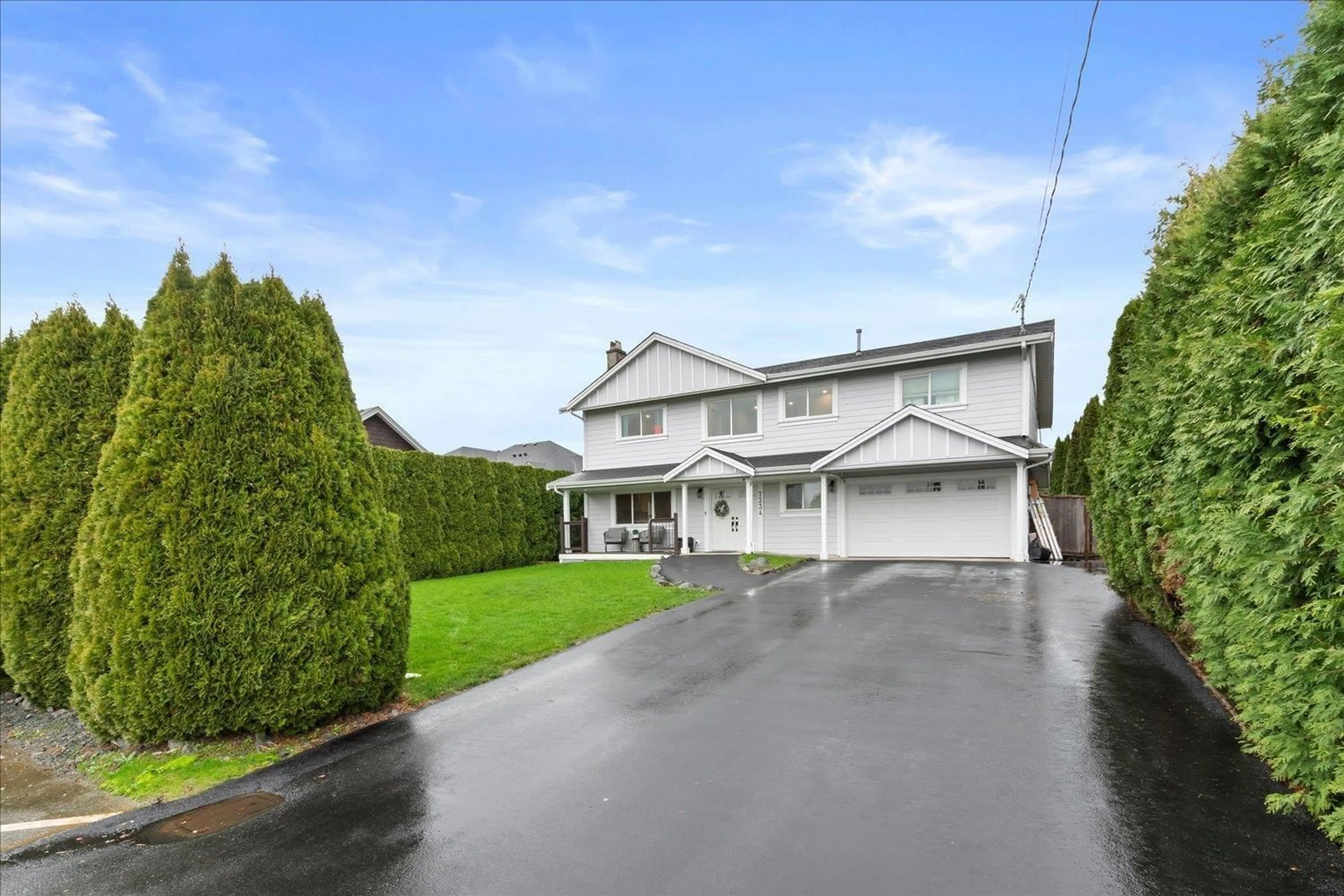 A pic from outside/outdoor area/front of a property/back of a property/a pic from drone, street for 7334 SUNSHINE DRIVE, Chilliwack British Columbia V2R1H6