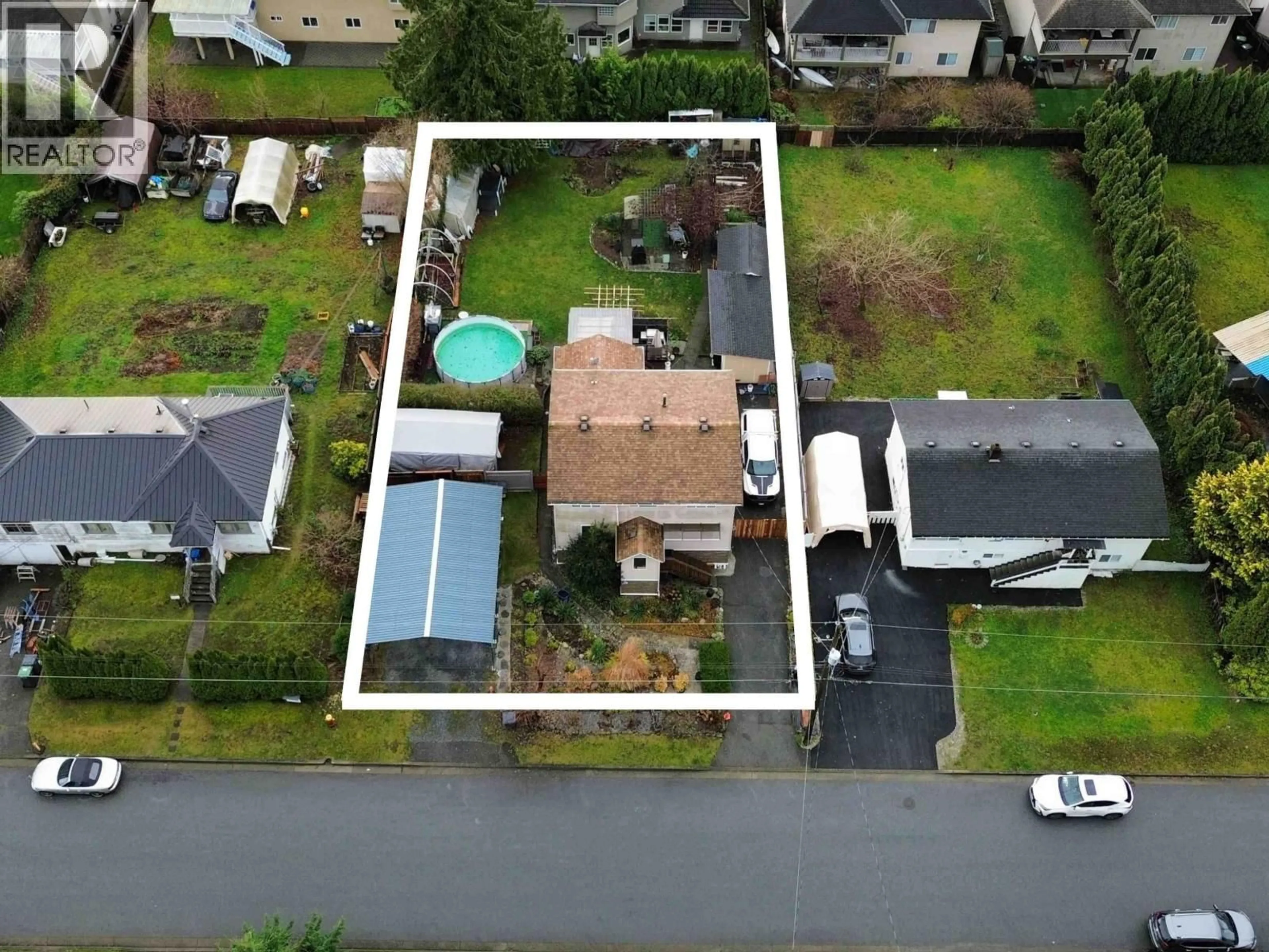 A pic from outside/outdoor area/front of a property/back of a property/a pic from drone, street for 816 CATHERINE AVENUE, Coquitlam British Columbia V3J4L7
