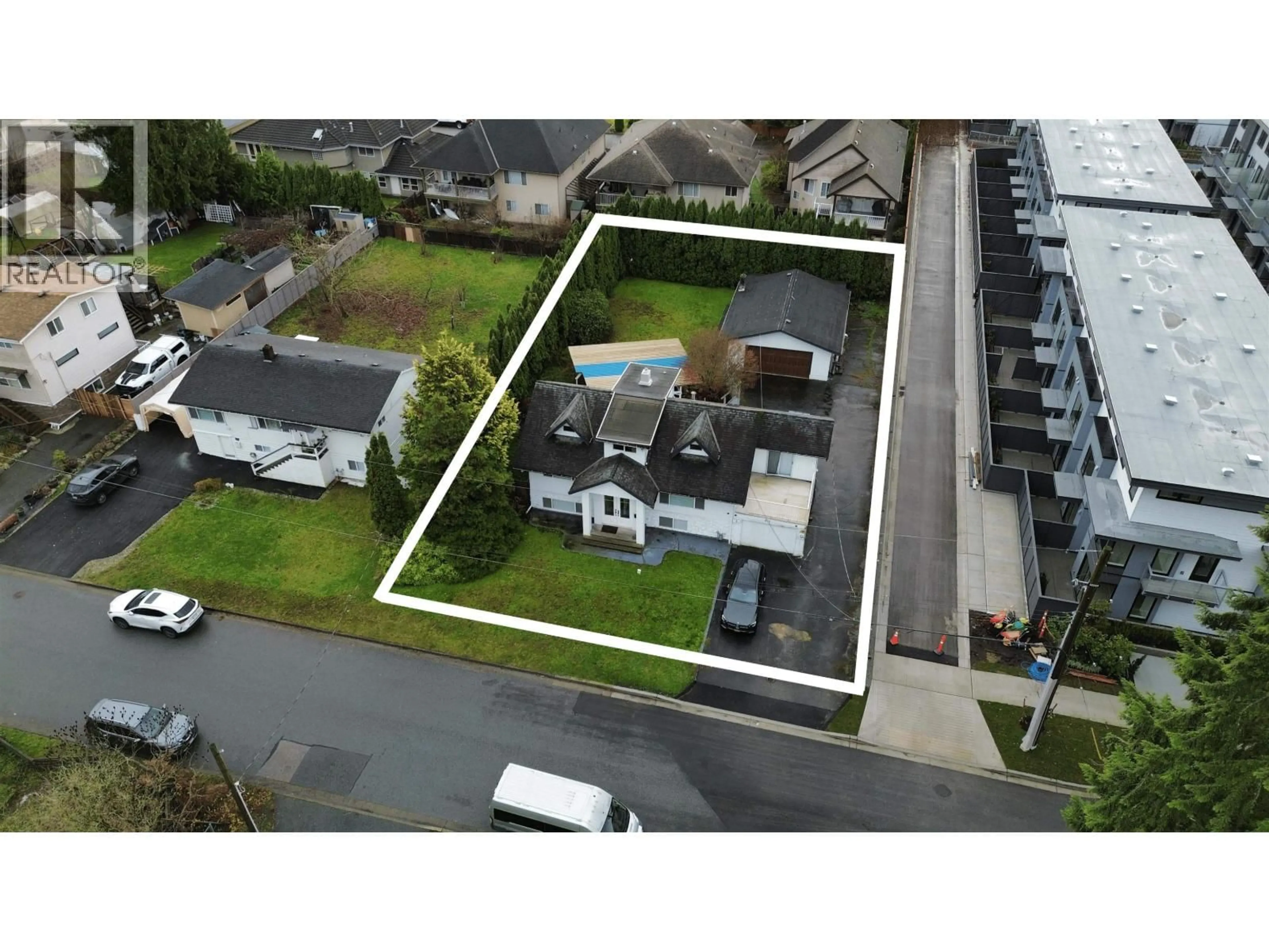A pic from outside/outdoor area/front of a property/back of a property/a pic from drone, street for 810 CATHERINE AVENUE, Coquitlam British Columbia V3J4L7