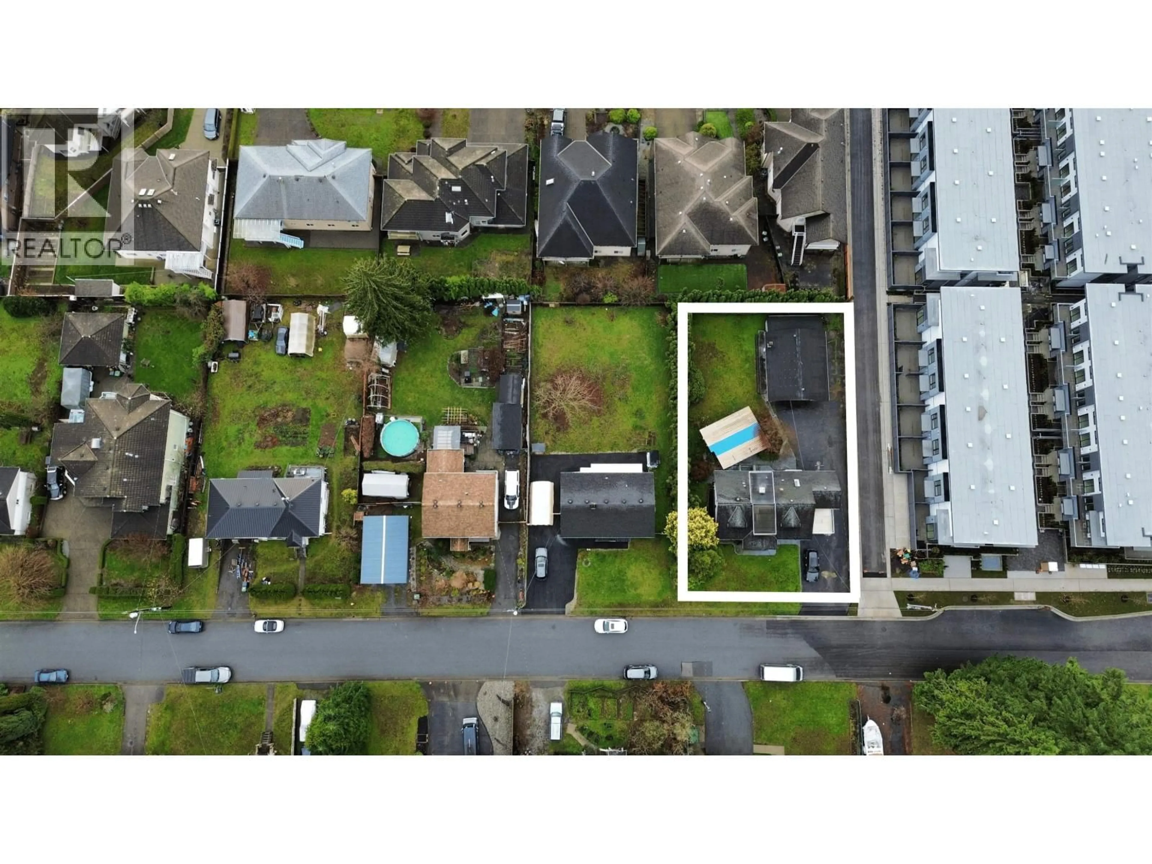 A pic from outside/outdoor area/front of a property/back of a property/a pic from drone, street for 810 CATHERINE AVENUE, Coquitlam British Columbia V3J4L7