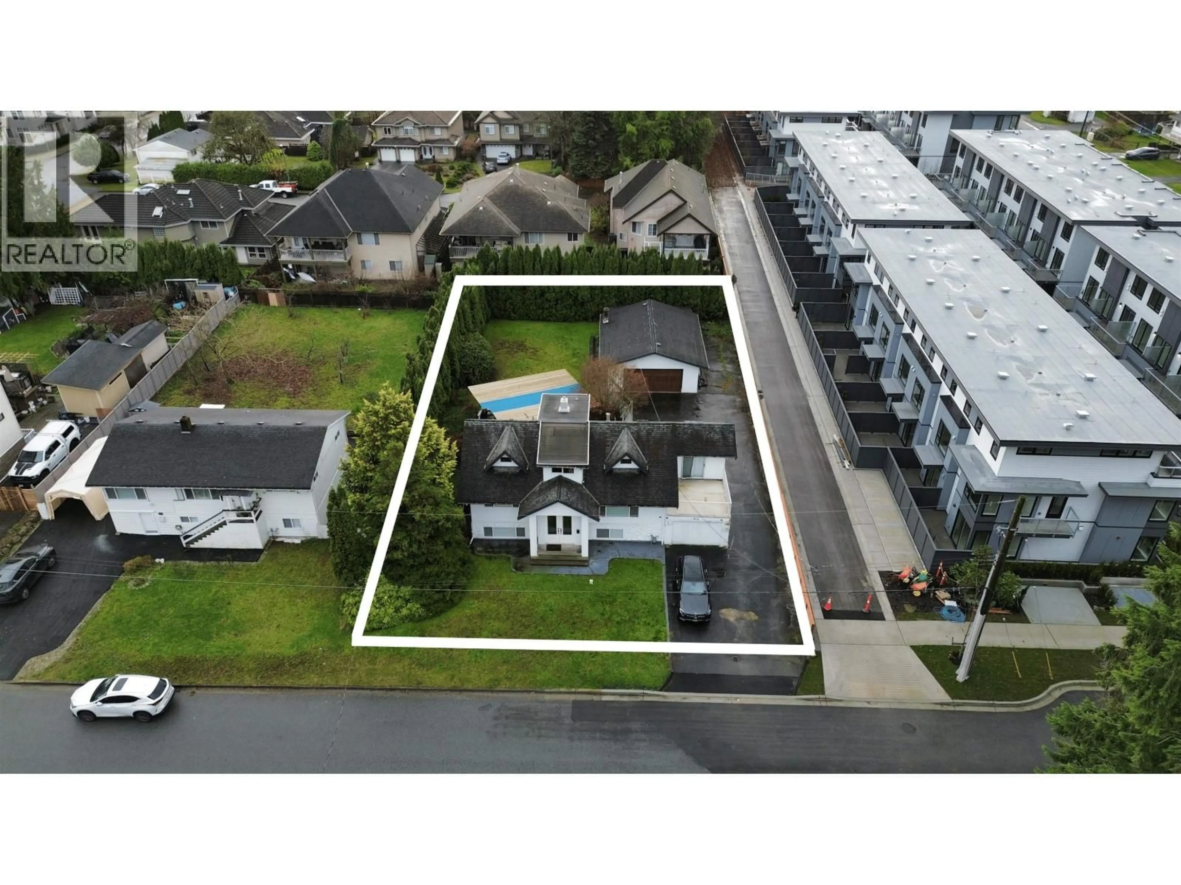 A pic from outside/outdoor area/front of a property/back of a property/a pic from drone, street for 810 CATHERINE AVENUE, Coquitlam British Columbia V3J4L7