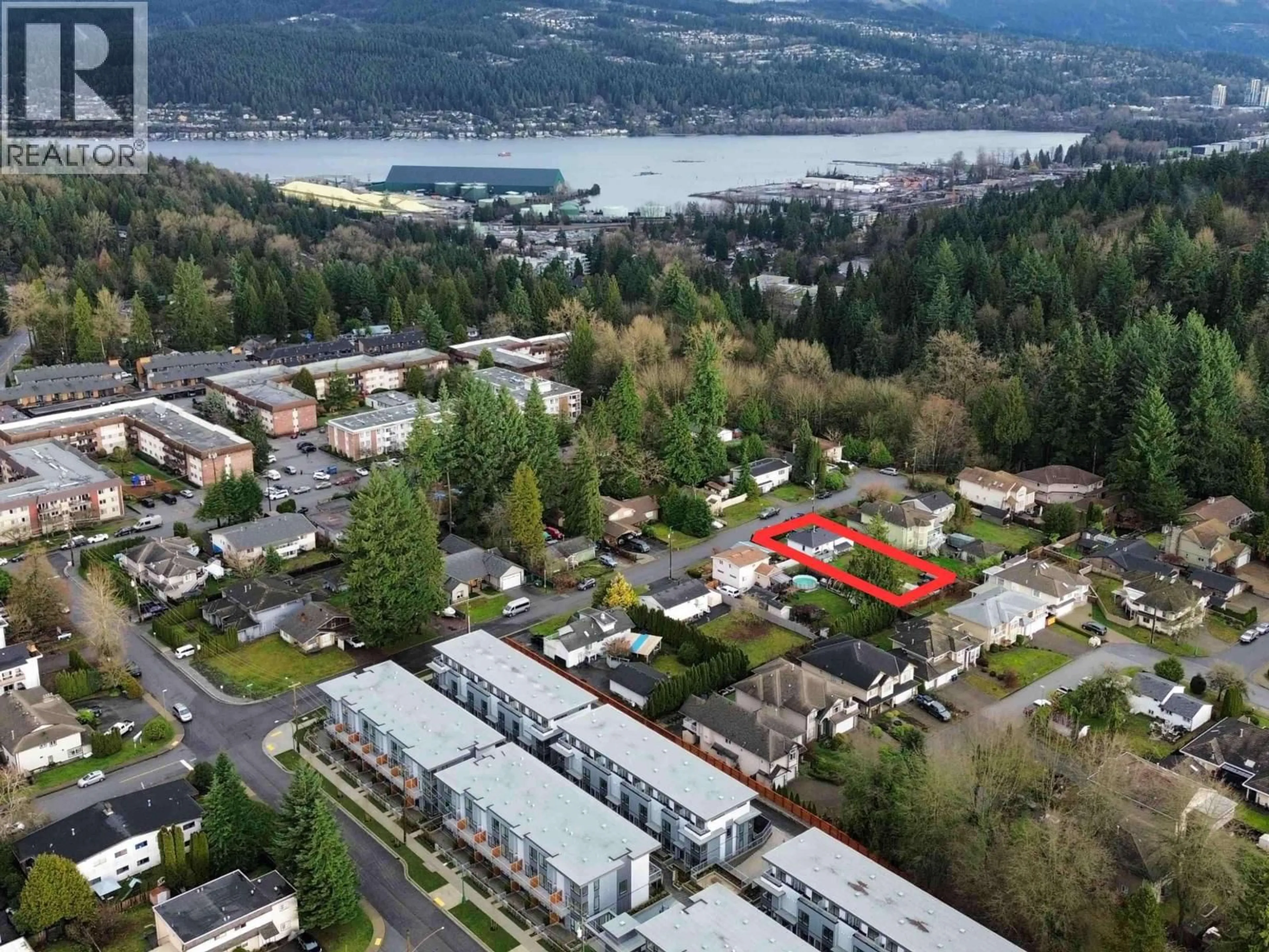 A pic from outside/outdoor area/front of a property/back of a property/a pic from drone, mountain view for 820 CATHERINE AVENUE, Coquitlam British Columbia V3J4L7