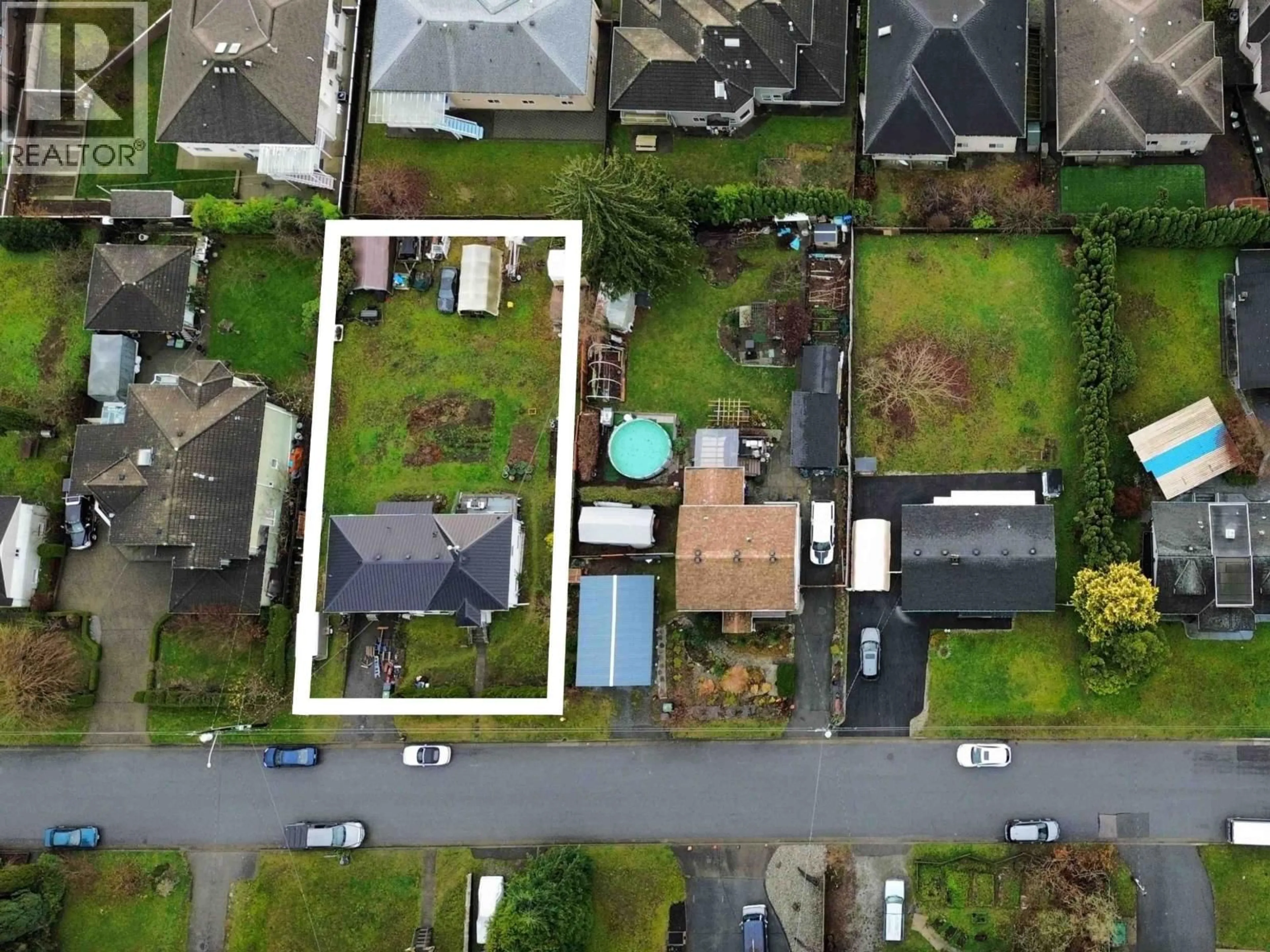 A pic from outside/outdoor area/front of a property/back of a property/a pic from drone, street for 820 CATHERINE AVENUE, Coquitlam British Columbia V3J4L7