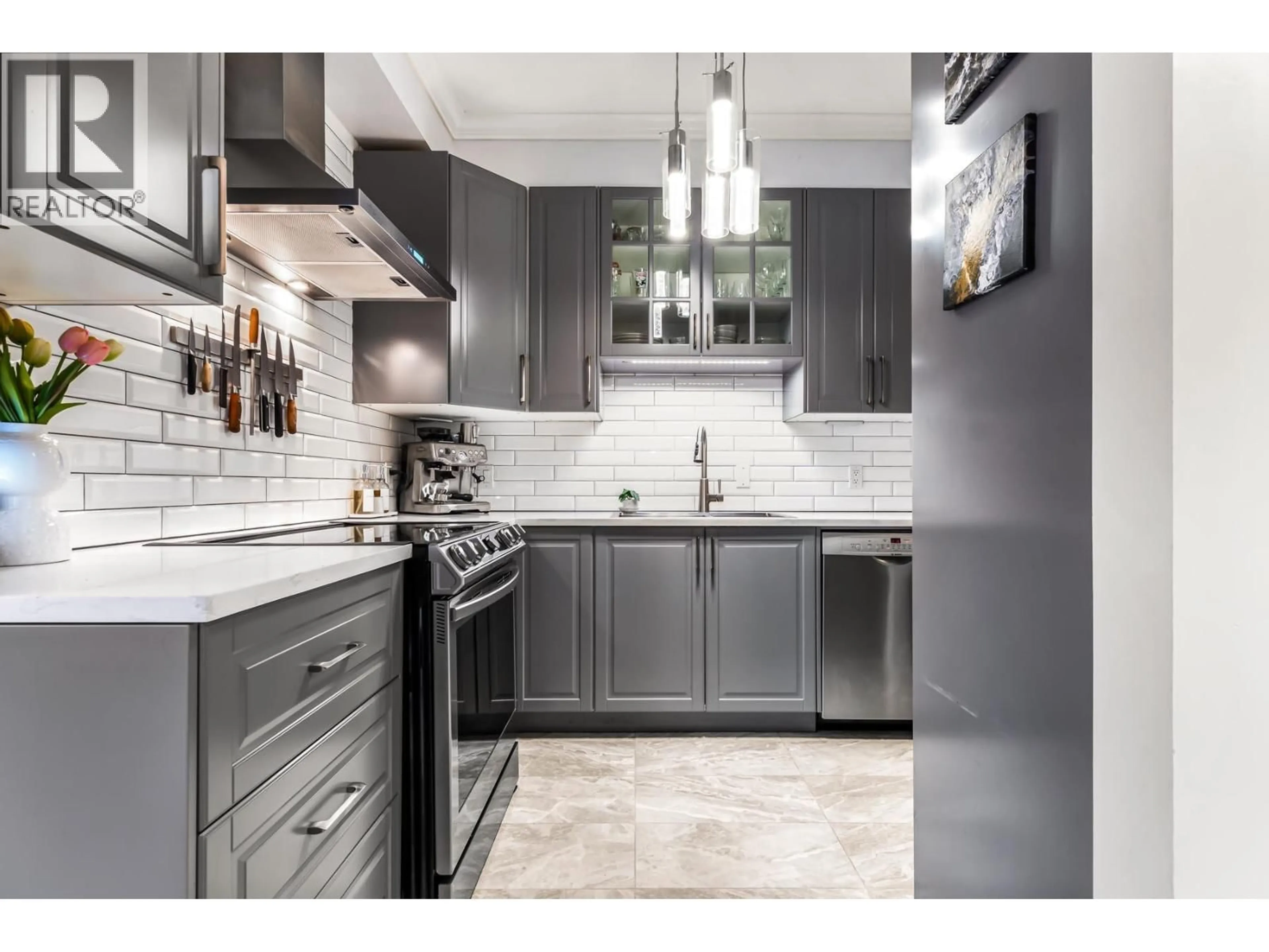 Contemporary kitchen, ceramic/tile floor for 204 - 815 FIRST STREET, New Westminster British Columbia V3L2H7