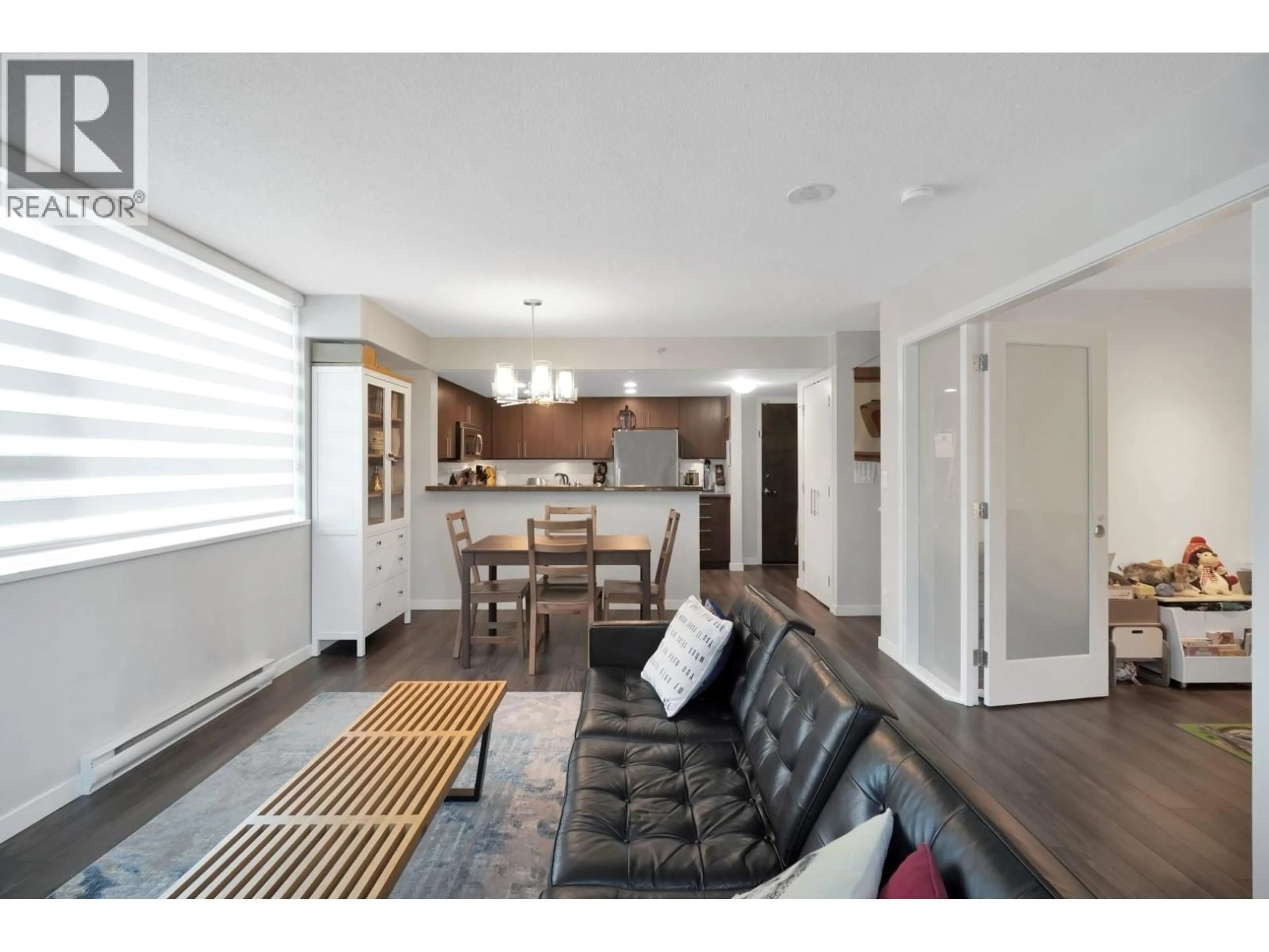 Living room with furniture, wood/laminate floor for 910 QUEBEC STREET, Vancouver British Columbia V6A0A3