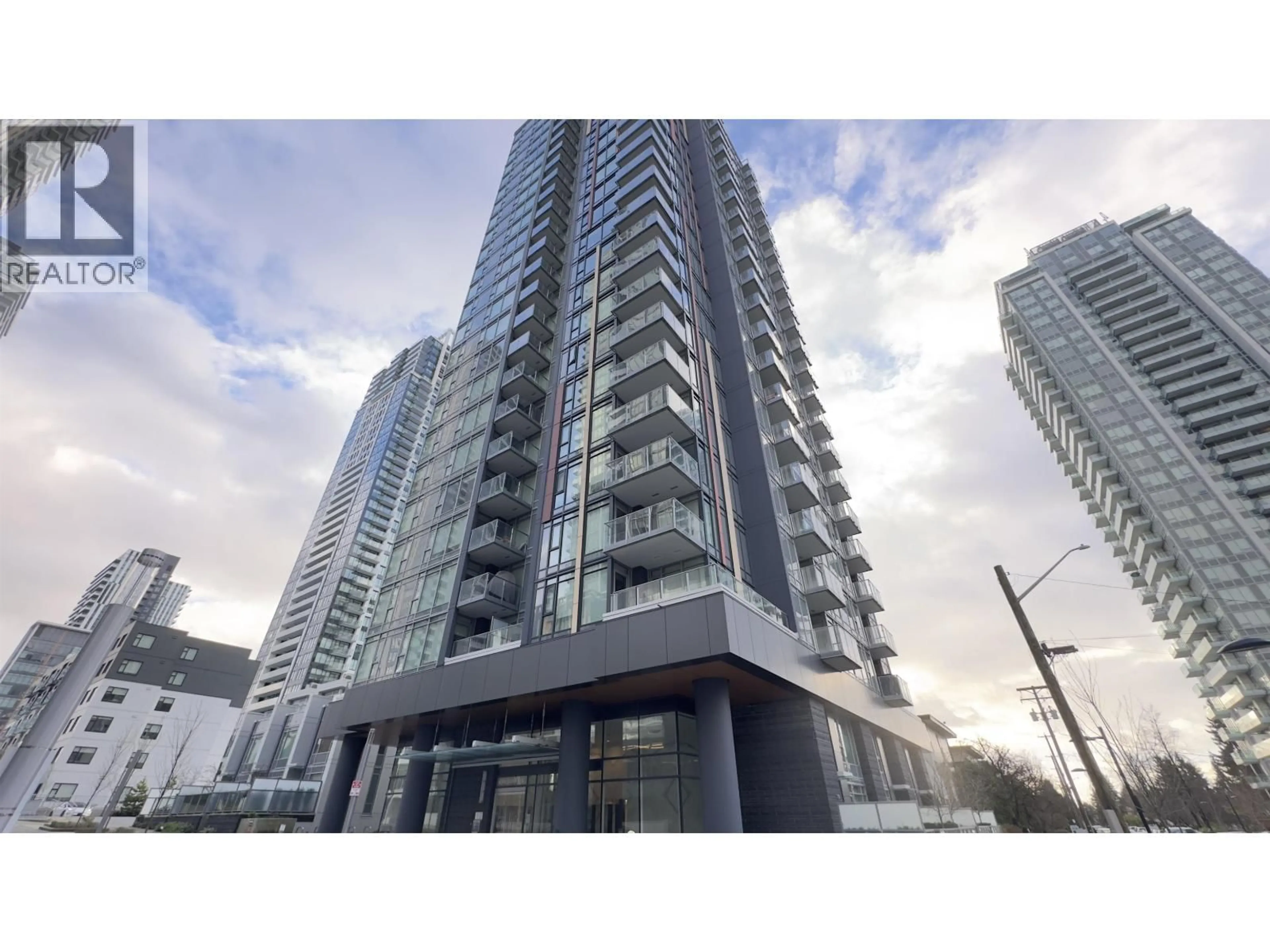 Indoor foyer for 807 - 6398 SILVER AVENUE, Burnaby British Columbia V5H0K7