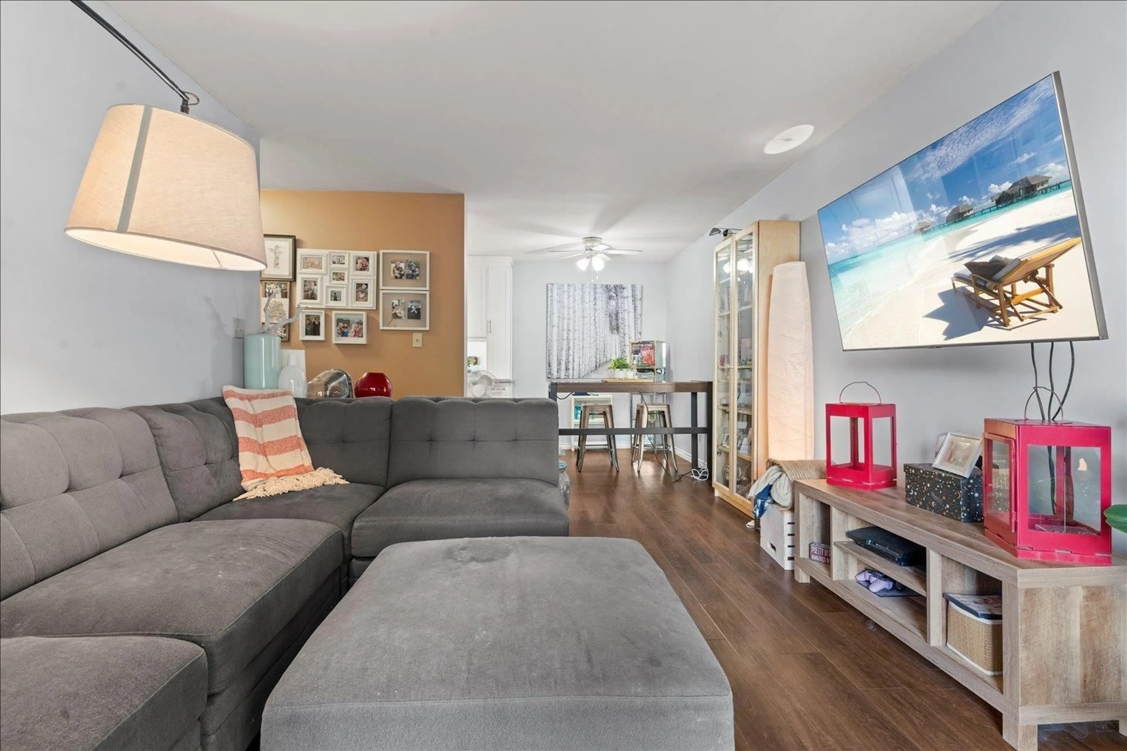 Living room with furniture, unknown for 103 - 2567 VICTORIA STREET, Abbotsford British Columbia V2T2T4