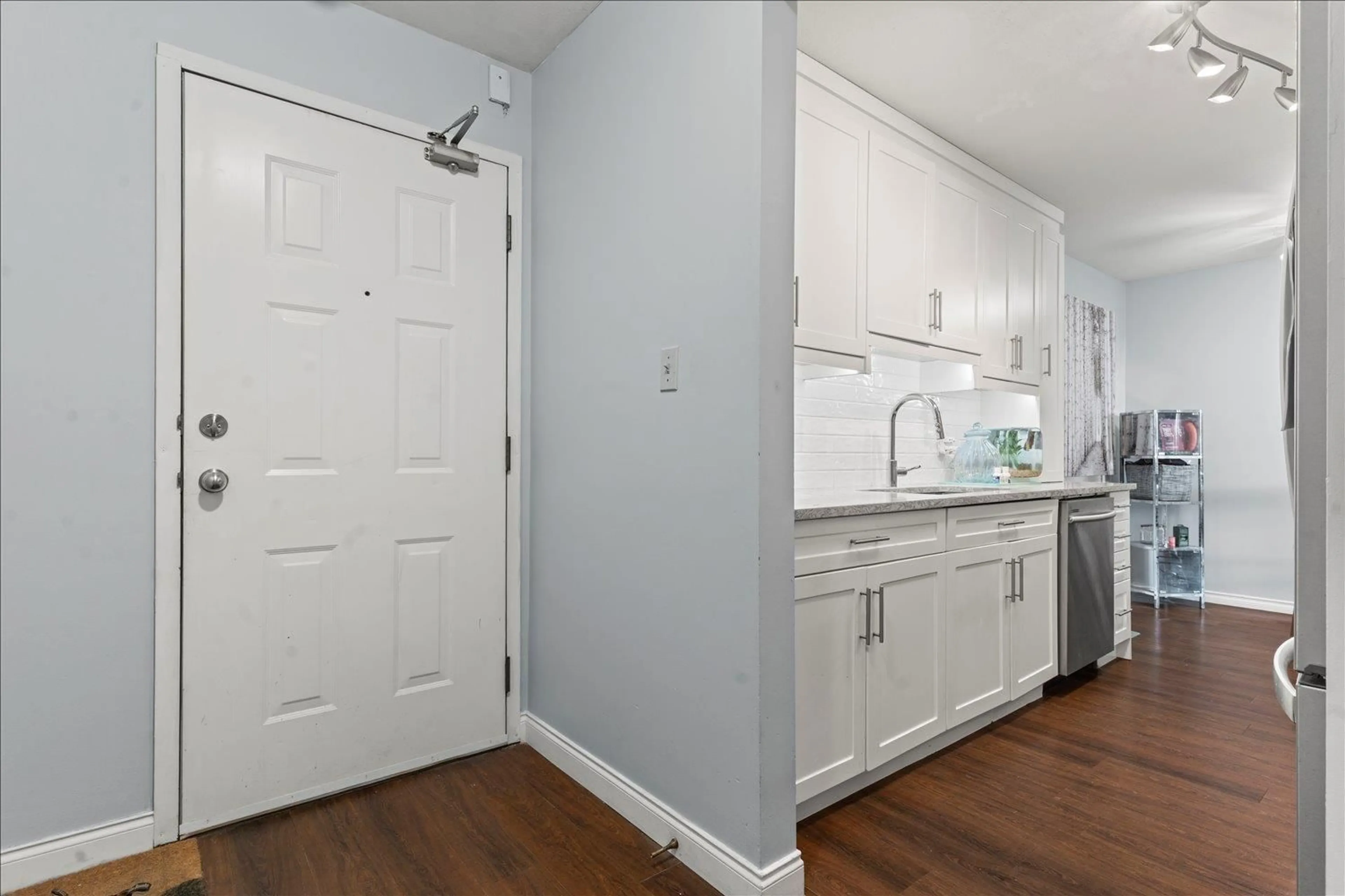 Standard kitchen, unknown for 103 - 2567 VICTORIA STREET, Abbotsford British Columbia V2T2T4