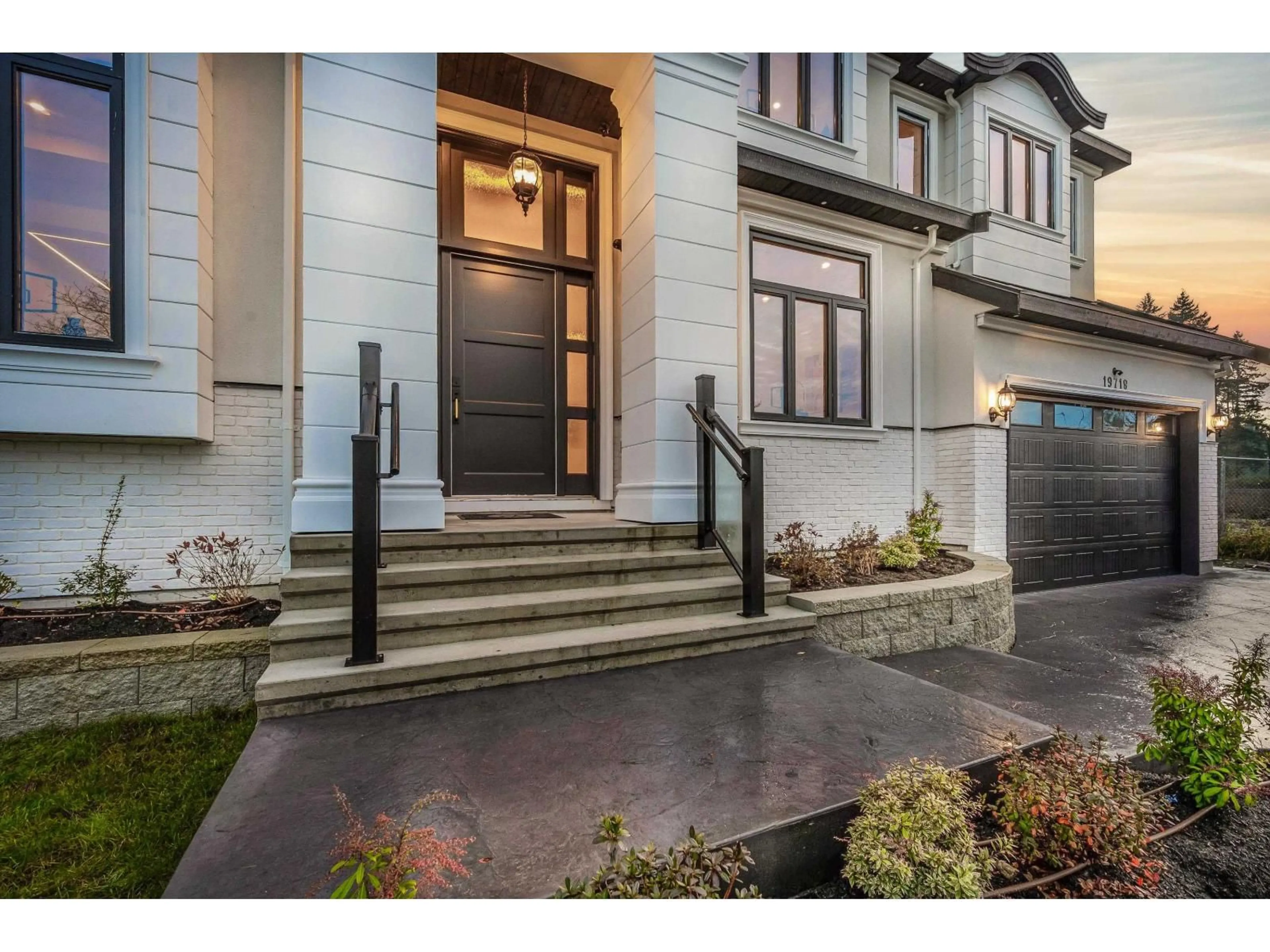 Indoor entryway for 19718 33A AVENUE, Langley British Columbia V3Z0N9