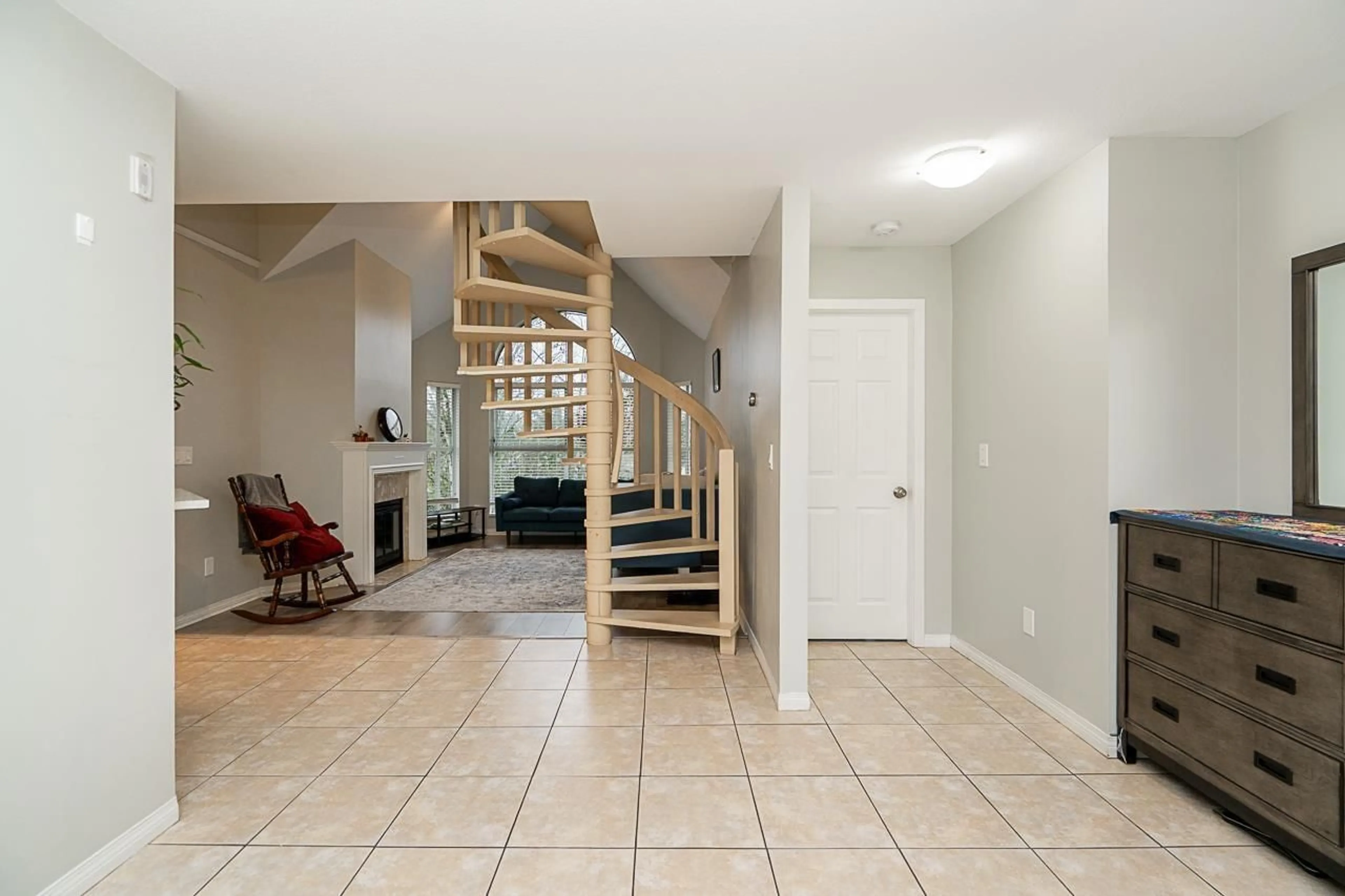 Indoor entryway for 313 - 7171 121 STREET, Surrey British Columbia V3W1G9