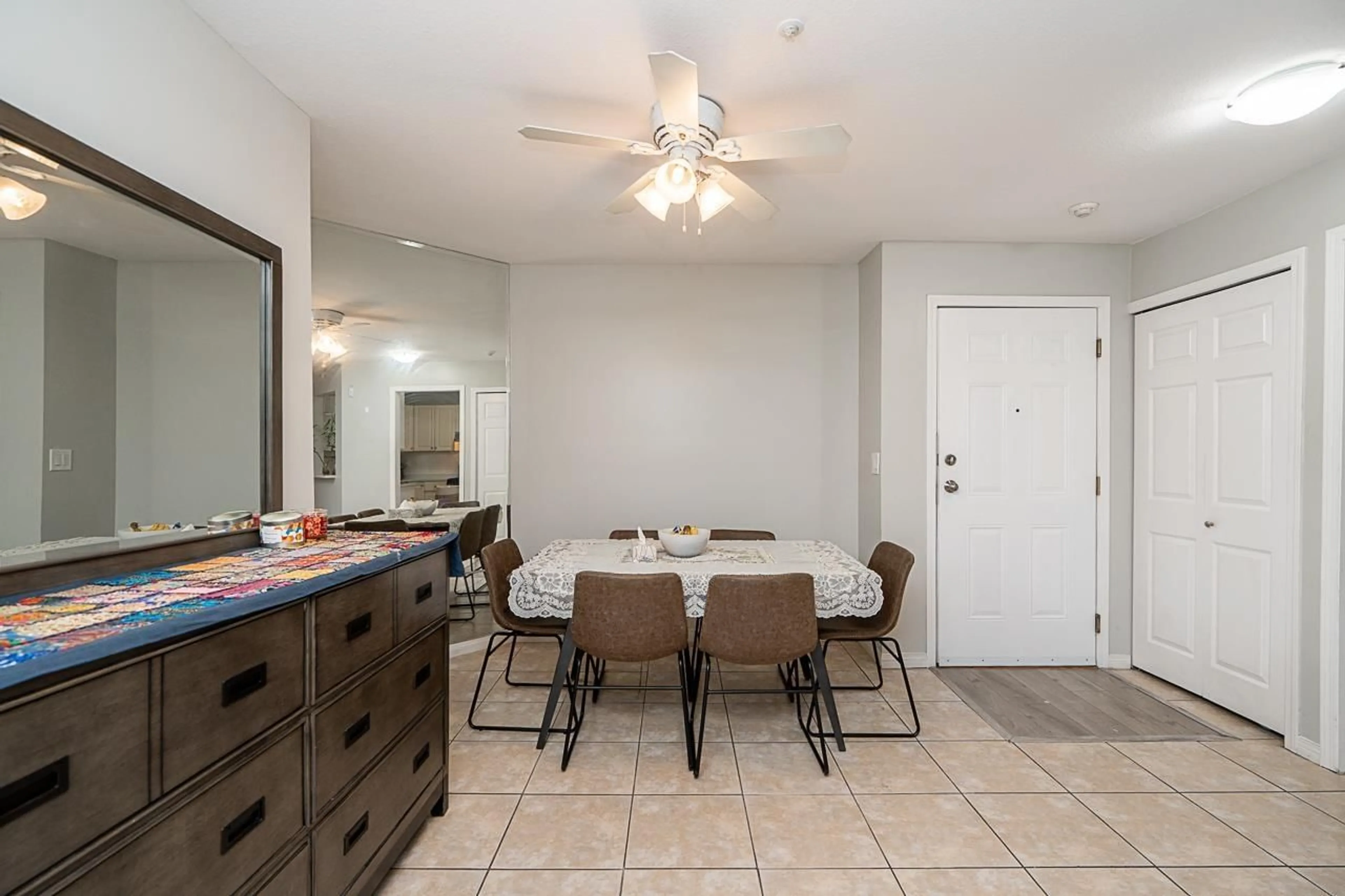 Dining room, ceramic/tile floor for 313 - 7171 121 STREET, Surrey British Columbia V3W1G9
