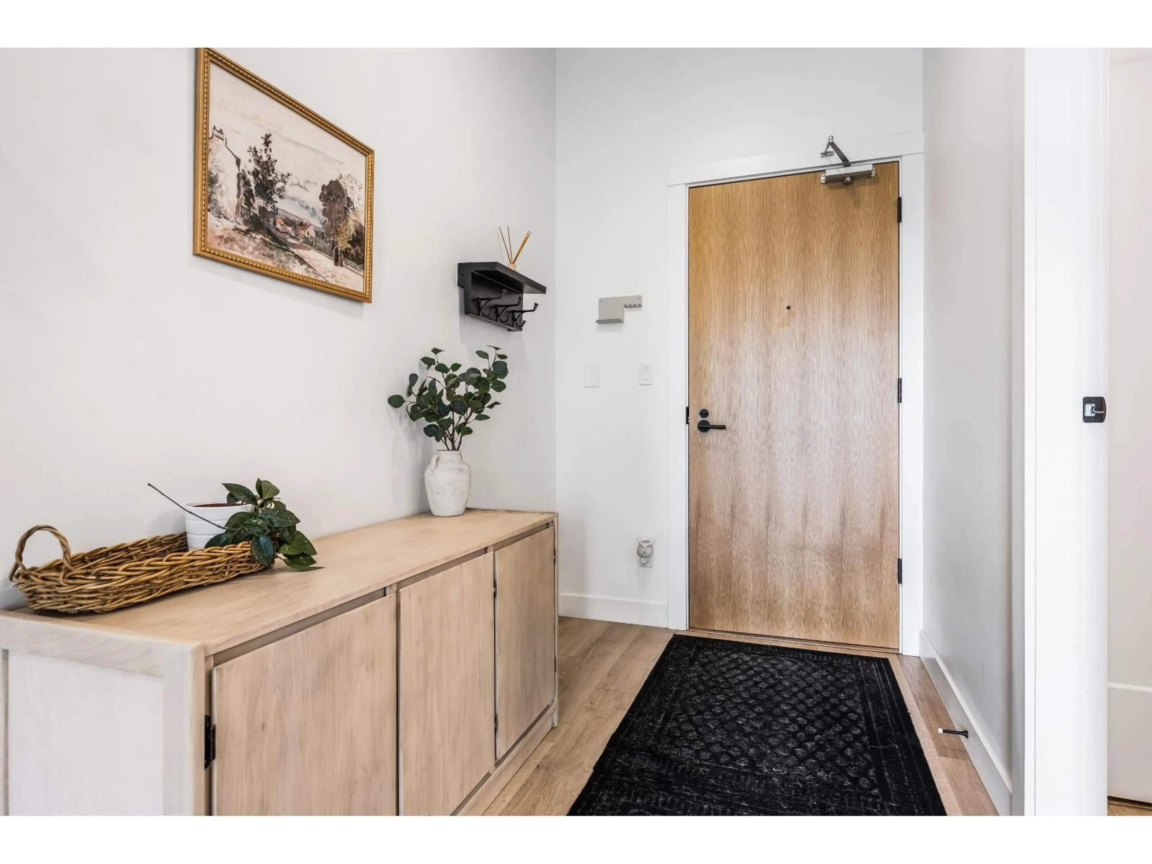 Indoor entryway for 519 - 2493 MONTROSE AVENUE, Abbotsford British Columbia V2S3T2