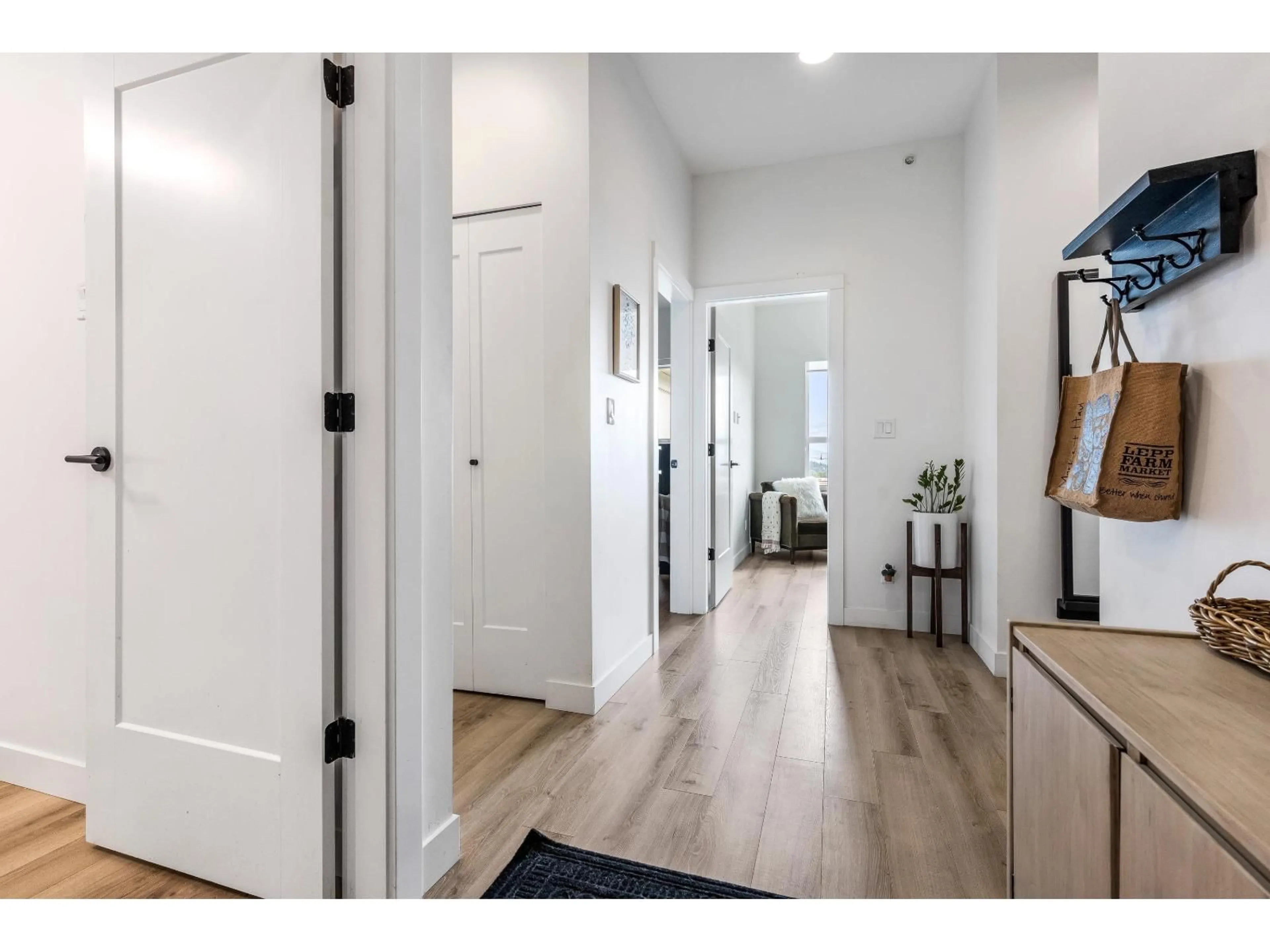 Indoor entryway for 519 - 2493 MONTROSE AVENUE, Abbotsford British Columbia V2S3T2