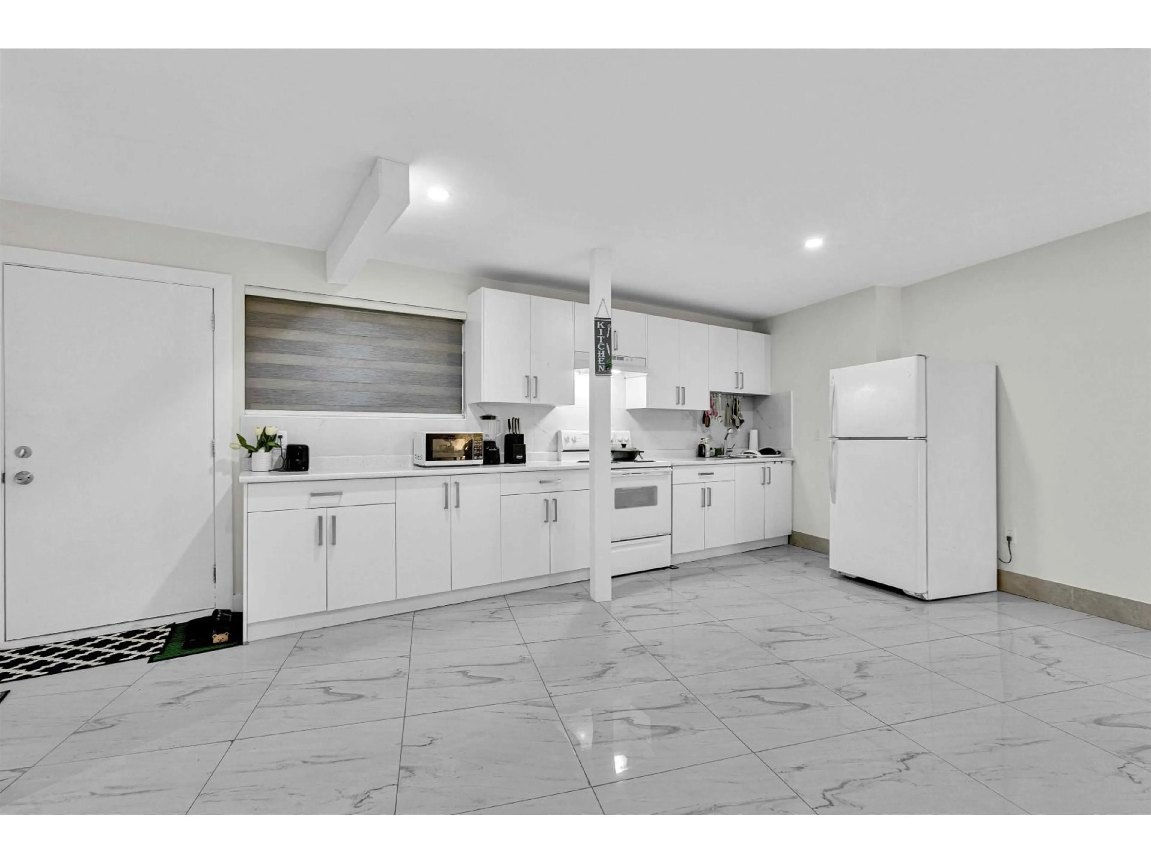 Open concept kitchen, ceramic/tile floor for 12943 112 AVENUE, Surrey British Columbia V3T2S6