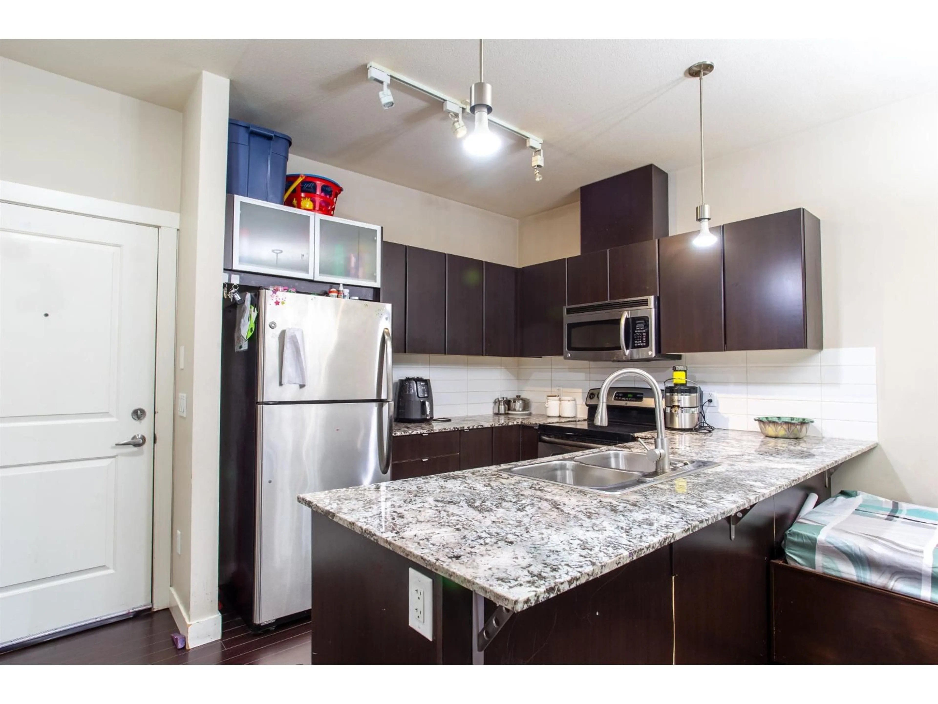 Unknown for 409 - 9655 KING GEORGE BOULEVARD, Surrey British Columbia V3T0C7