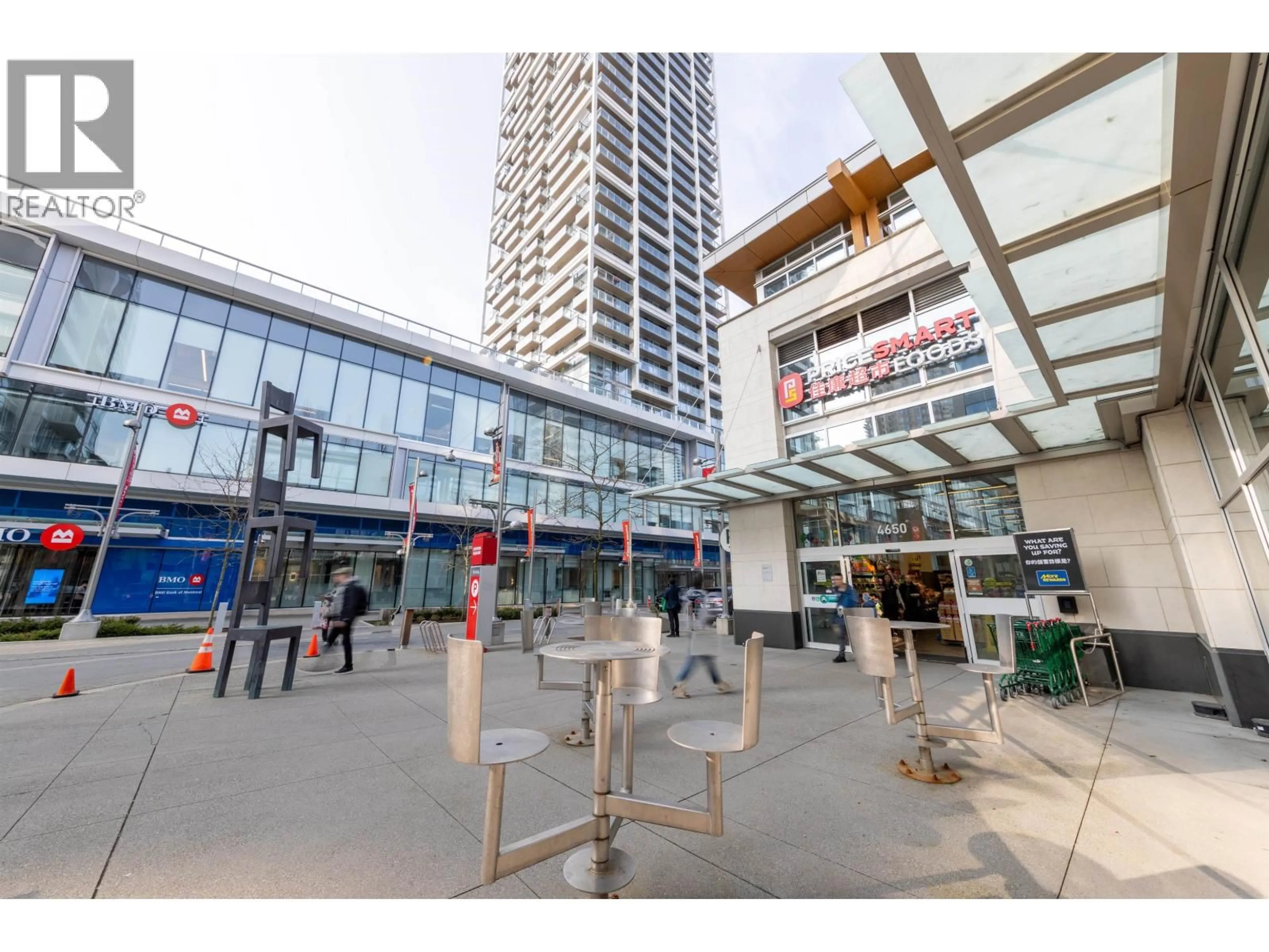 Indoor foyer for 2110 - 4670 ASSEMBLY WAY, Burnaby British Columbia V5H0H3