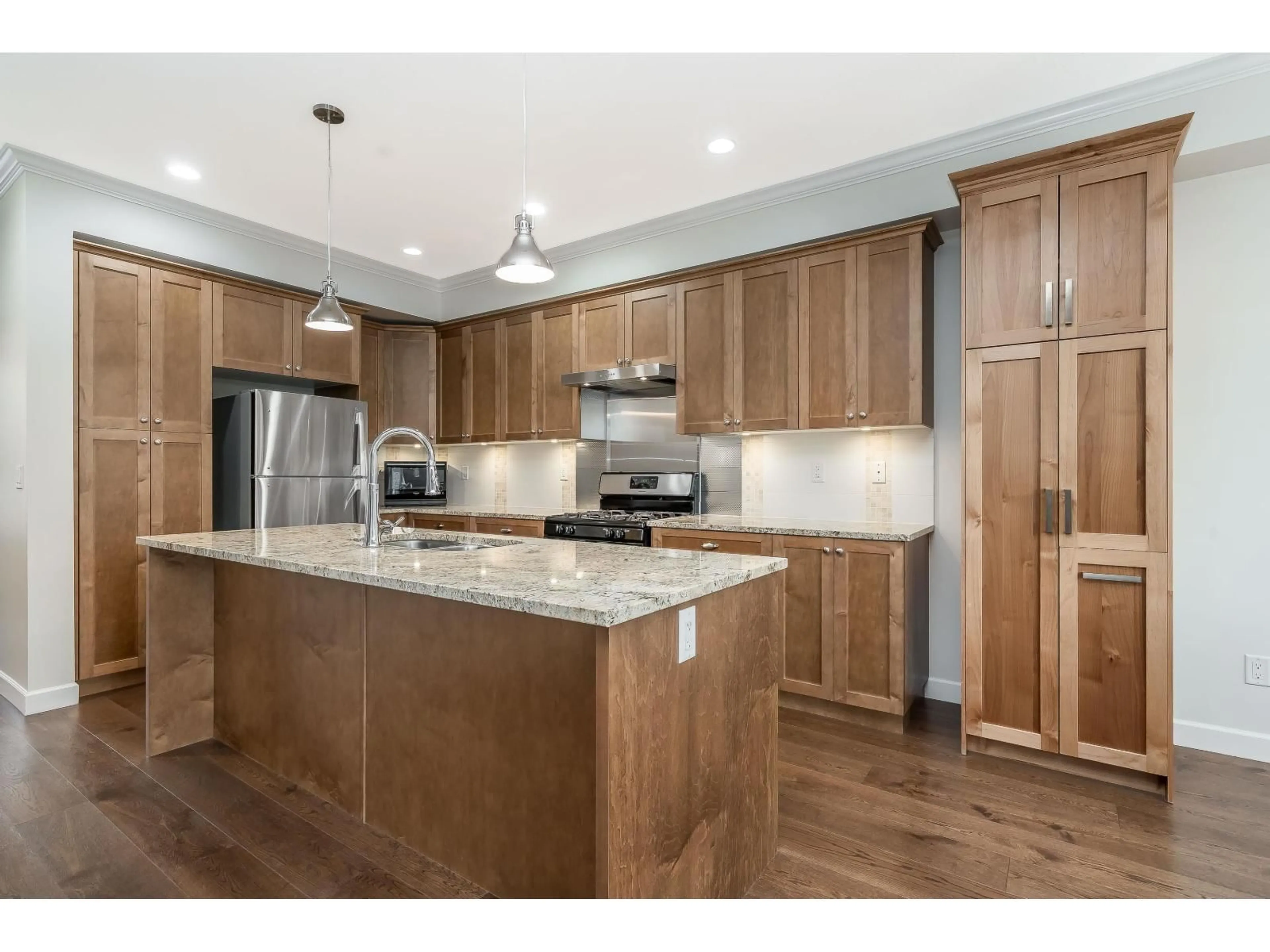 Open concept kitchen, wood/laminate floor for 32 - 7059 210 STREET, Langley British Columbia V2Y0T2