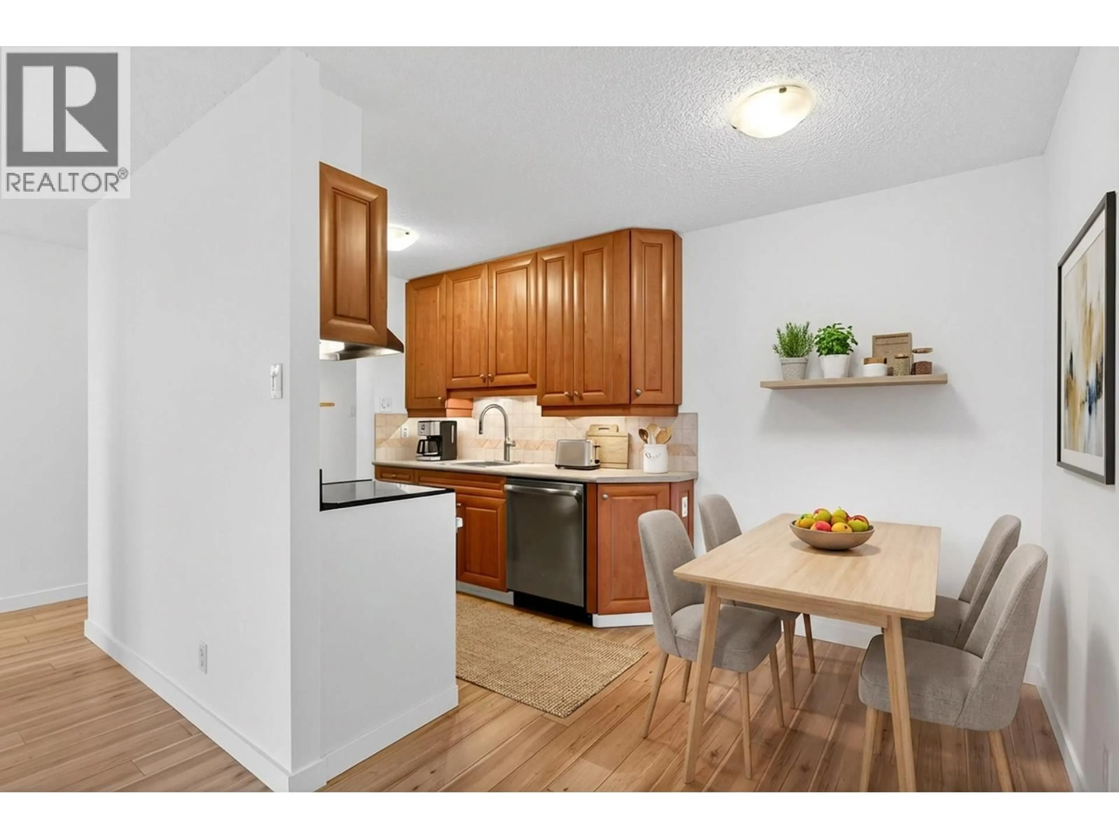 Standard kitchen, wood/laminate floor for 1306 - 2016 FULLERTON AVENUE, North Vancouver British Columbia V7N3E9