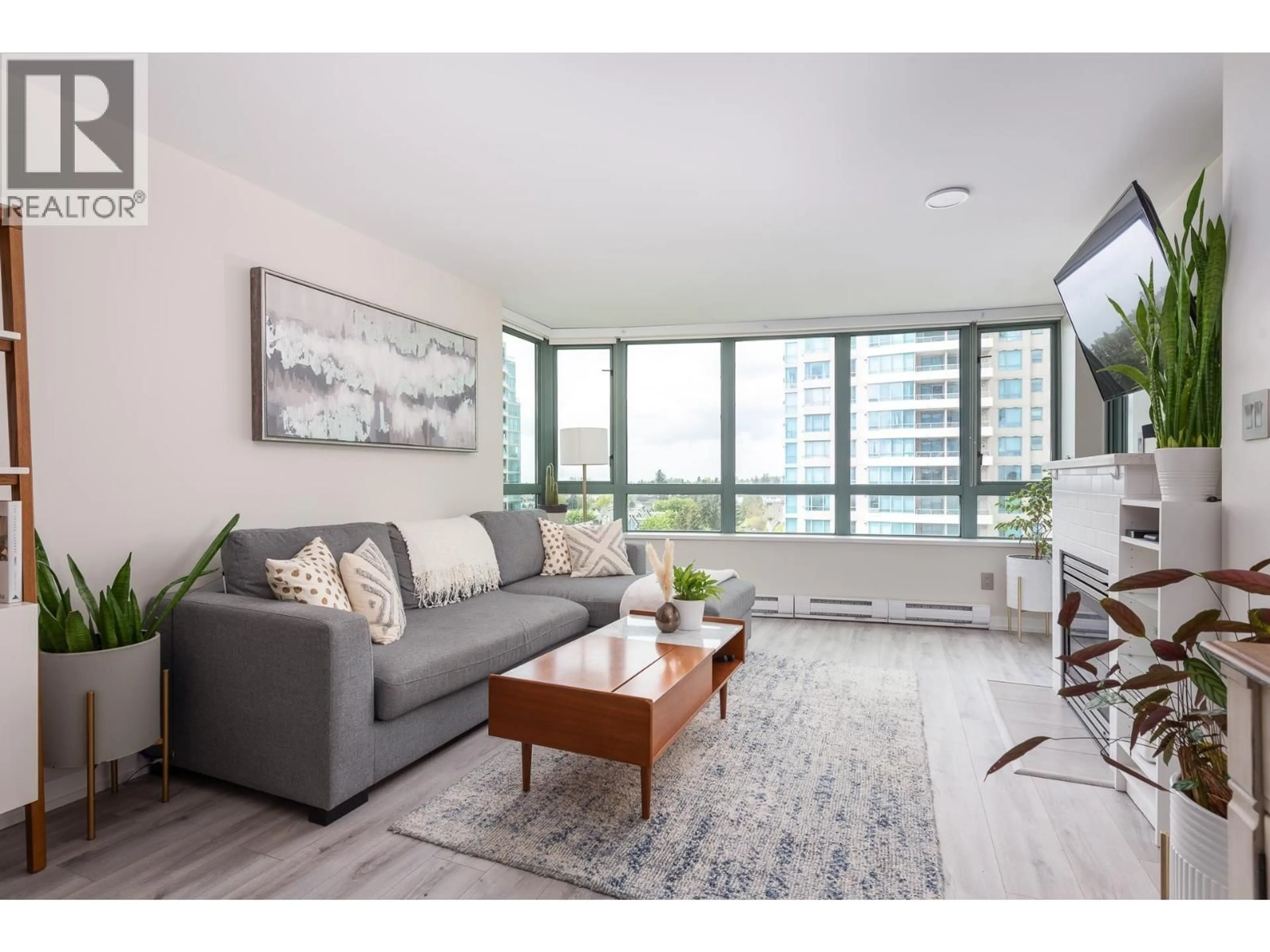 Living room with furniture, unknown for 905 - 6659 SOUTHOAKS CRESCENT, Burnaby British Columbia V5E4M9