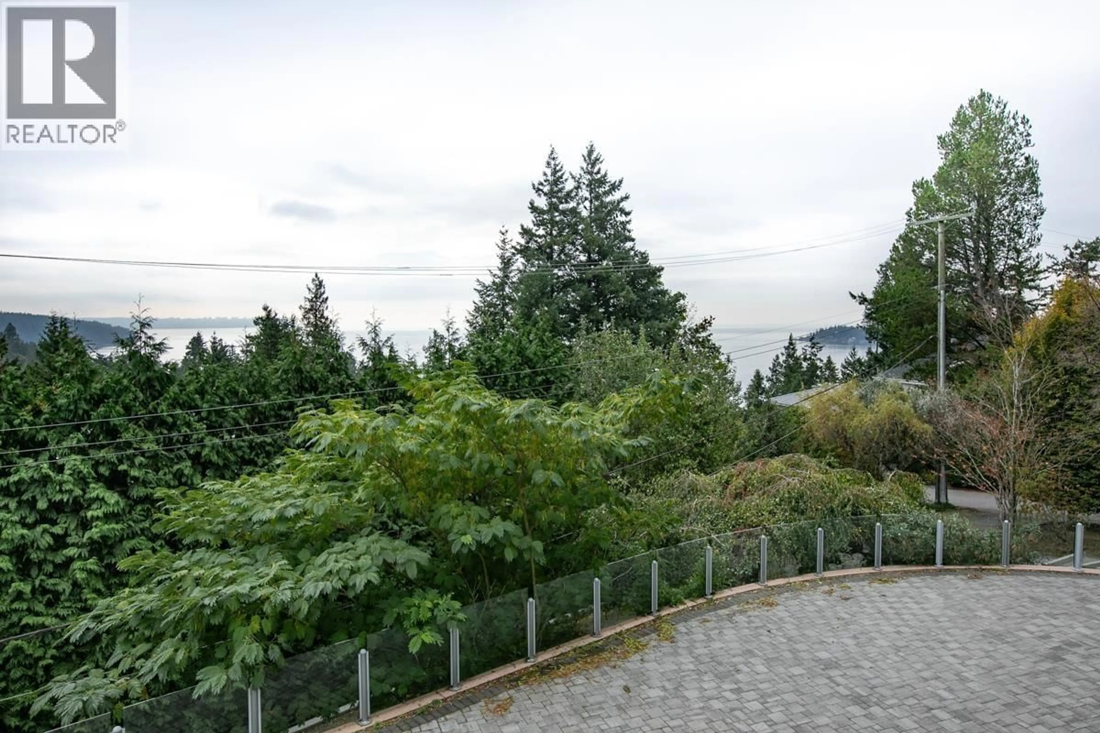 Patio, forest/trees view for 6220 SUMMIT AVENUE, West Vancouver British Columbia V7W1Y2
