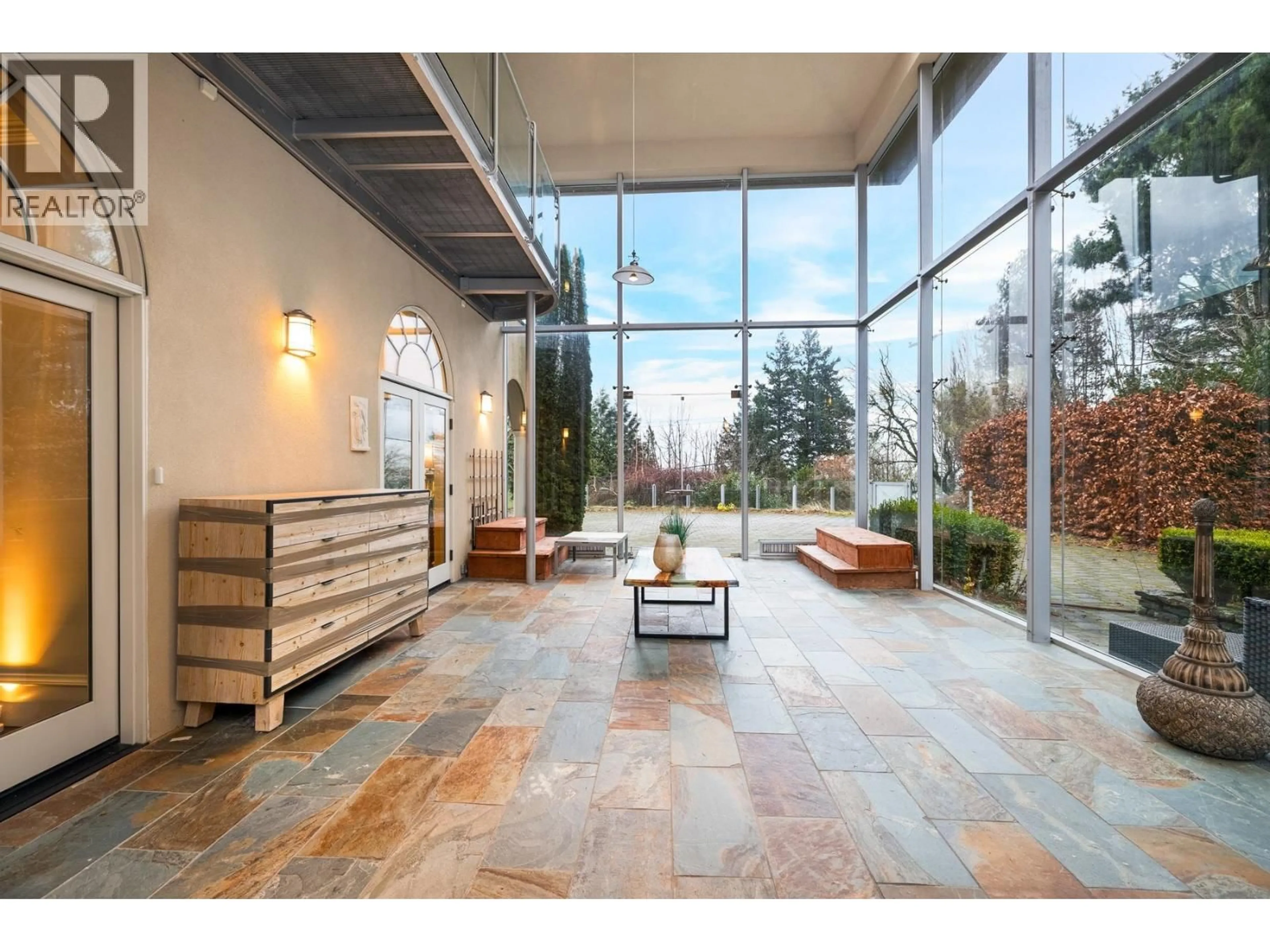 Indoor foyer for 6220 SUMMIT AVENUE, West Vancouver British Columbia V7W1Y2