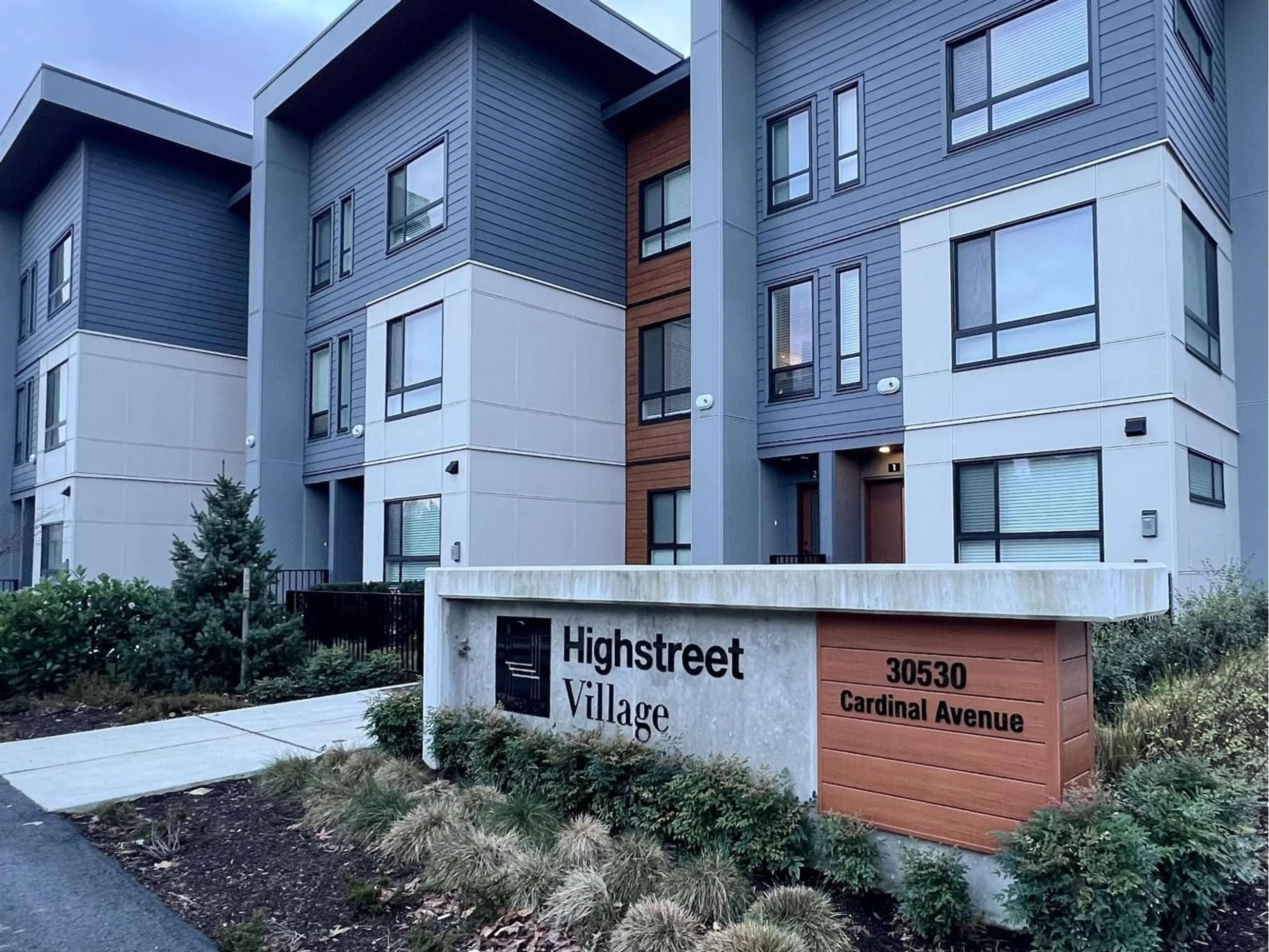 Indoor foyer for 1 - 30530 CARDINAL AVENUE, Abbotsford British Columbia V2T0L5