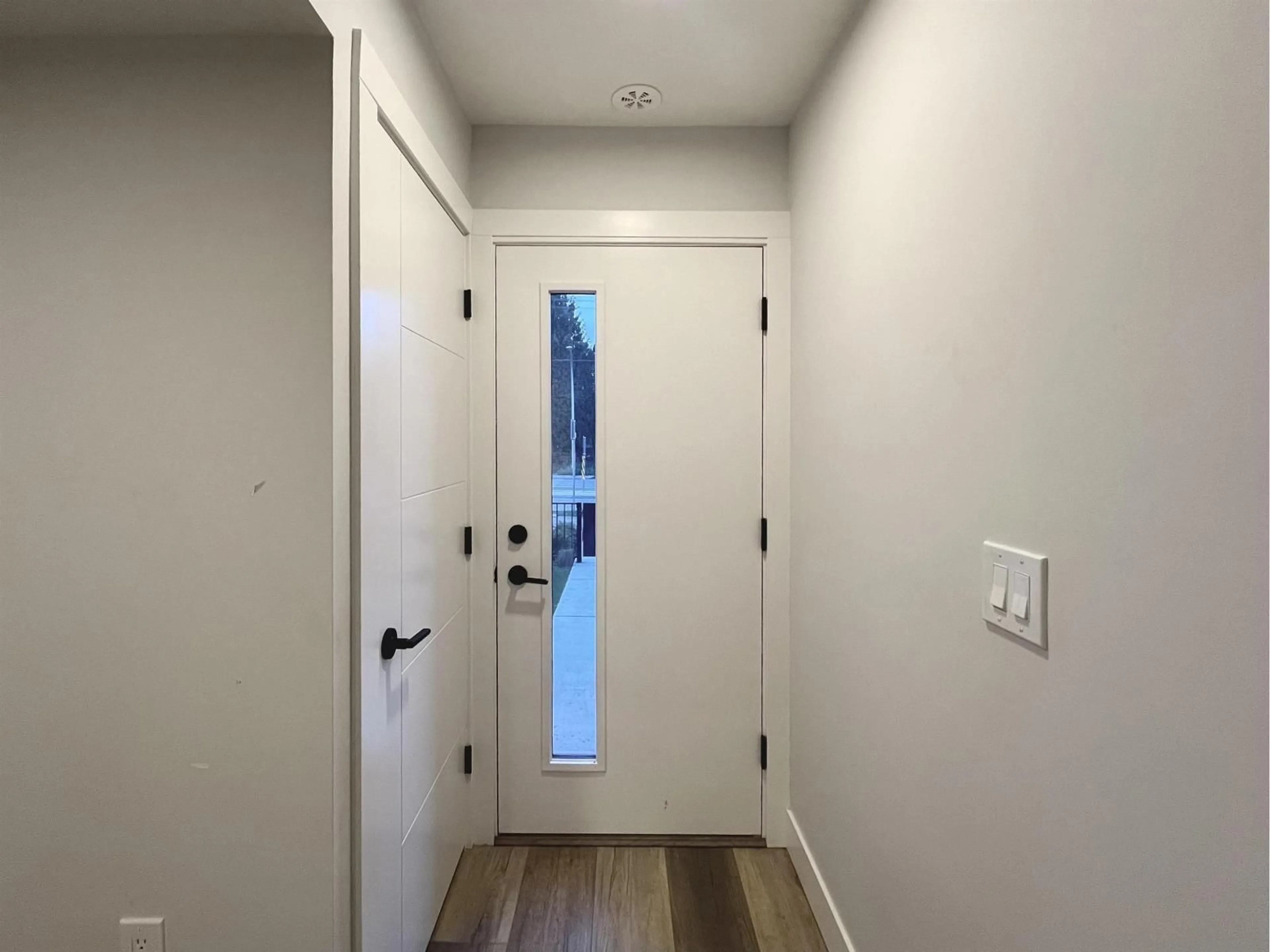 Indoor entryway for 1 - 30530 CARDINAL AVENUE, Abbotsford British Columbia V2T0L5