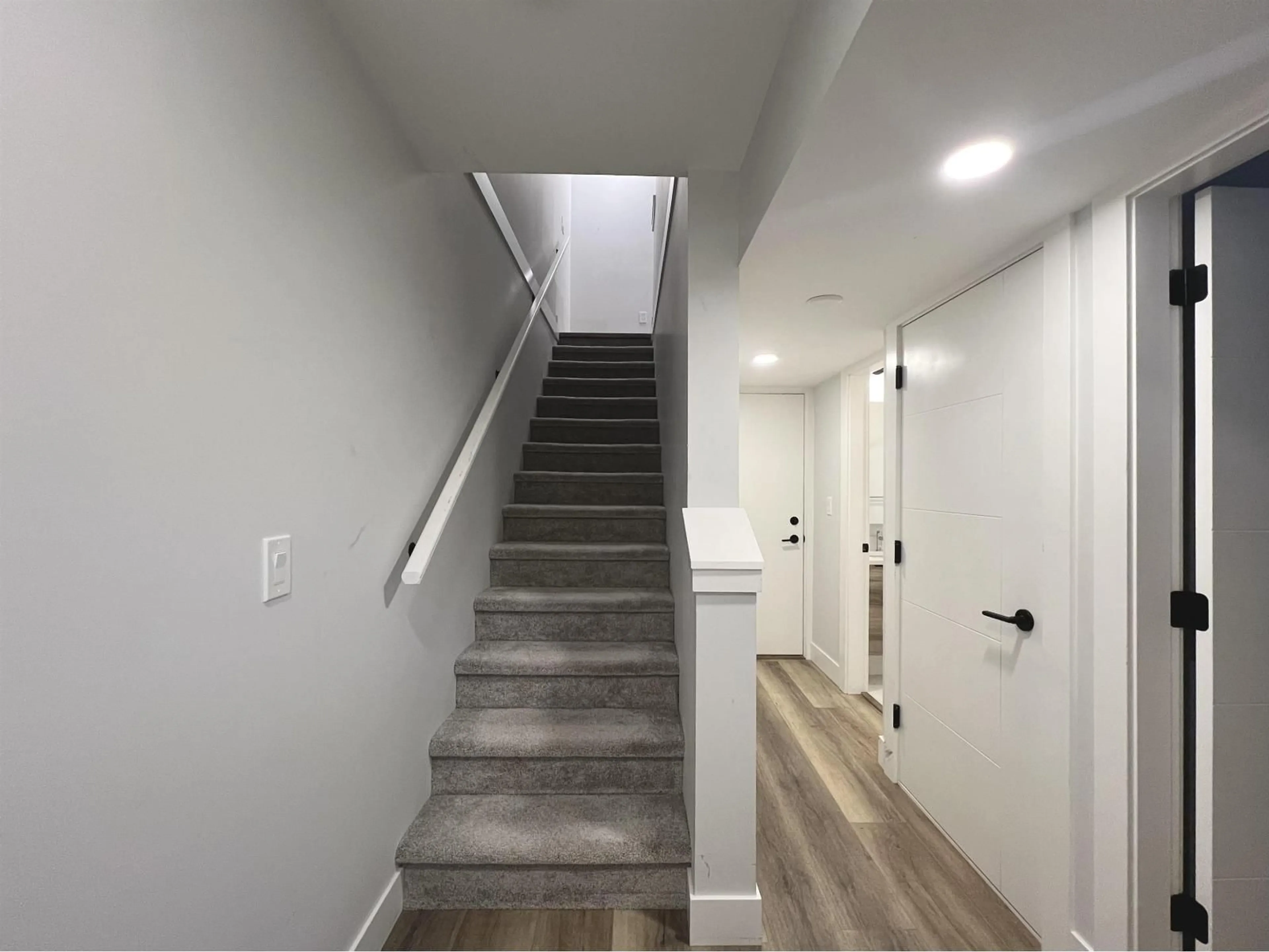 Stairs for 1 - 30530 CARDINAL AVENUE, Abbotsford British Columbia V2T0L5