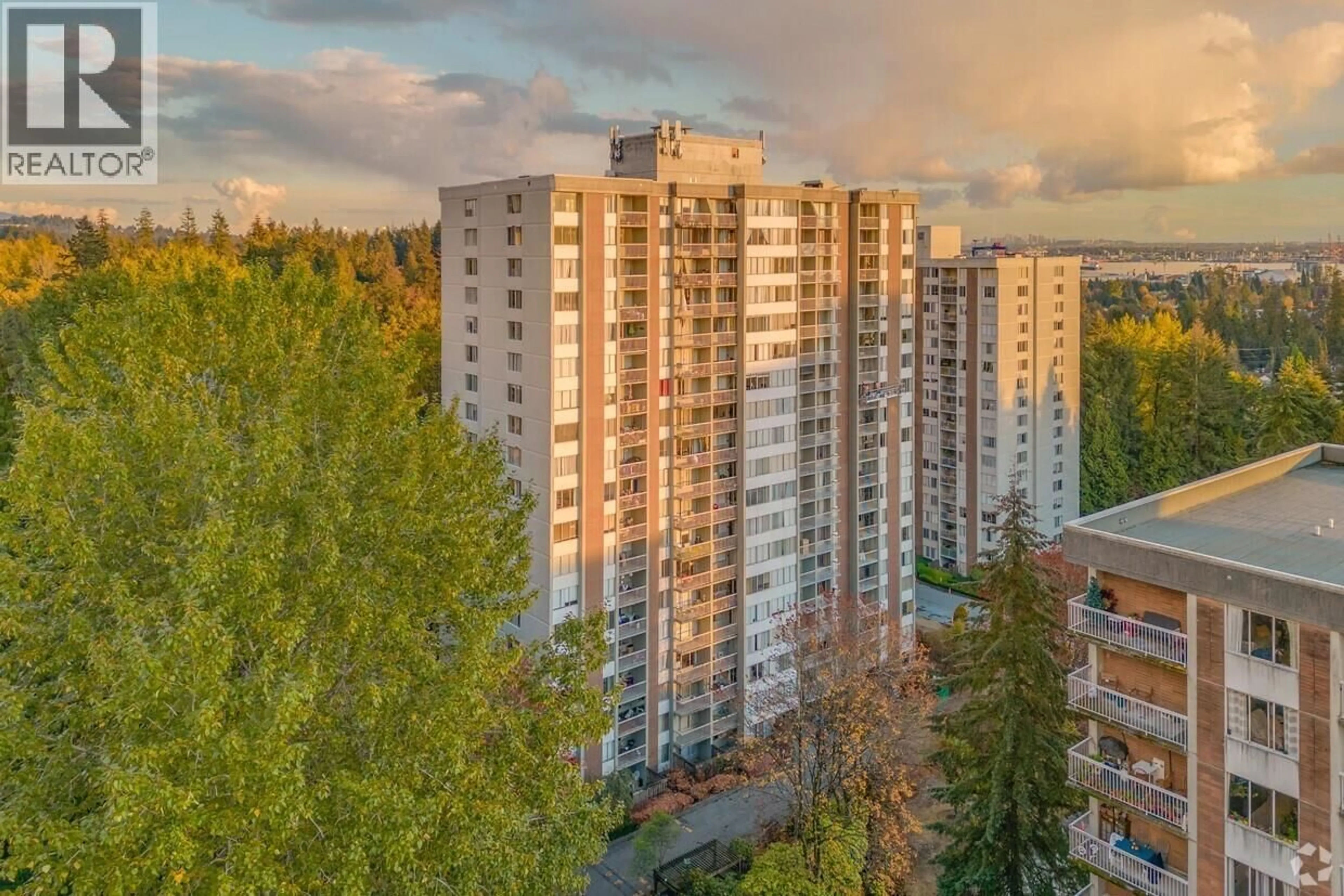 A pic from outside/outdoor area/front of a property/back of a property/a pic from drone, city buildings view from balcony for 1710 - 2008 FULLERTON AVENUE, North Vancouver British Columbia V7P3G7