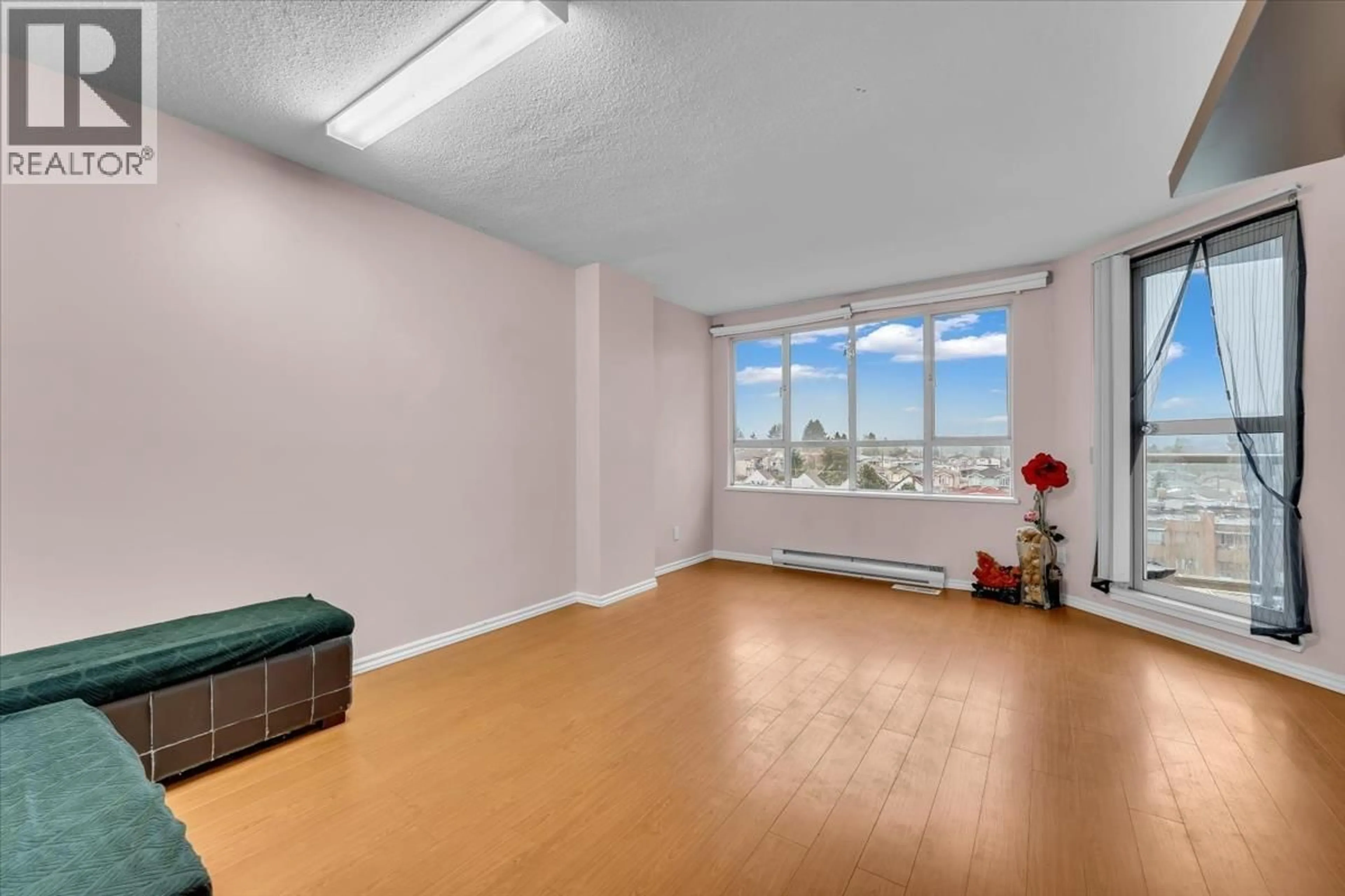 A pic of a room for 910 - 3489 ASCOT PLACE, Vancouver British Columbia V5R6B6