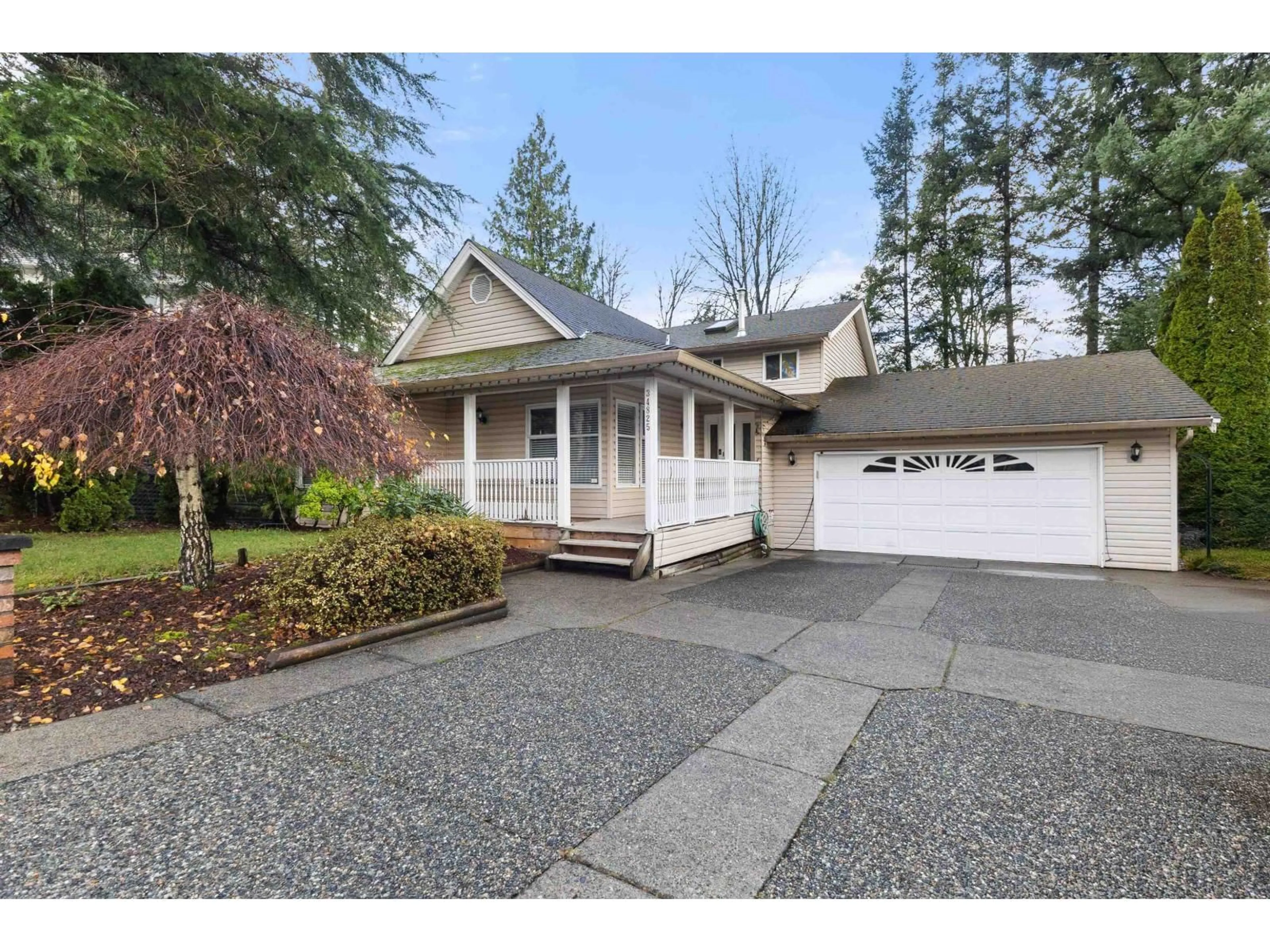 Home with vinyl exterior material, street for 34825 CASSIAR COURT, Abbotsford British Columbia V2S7G9