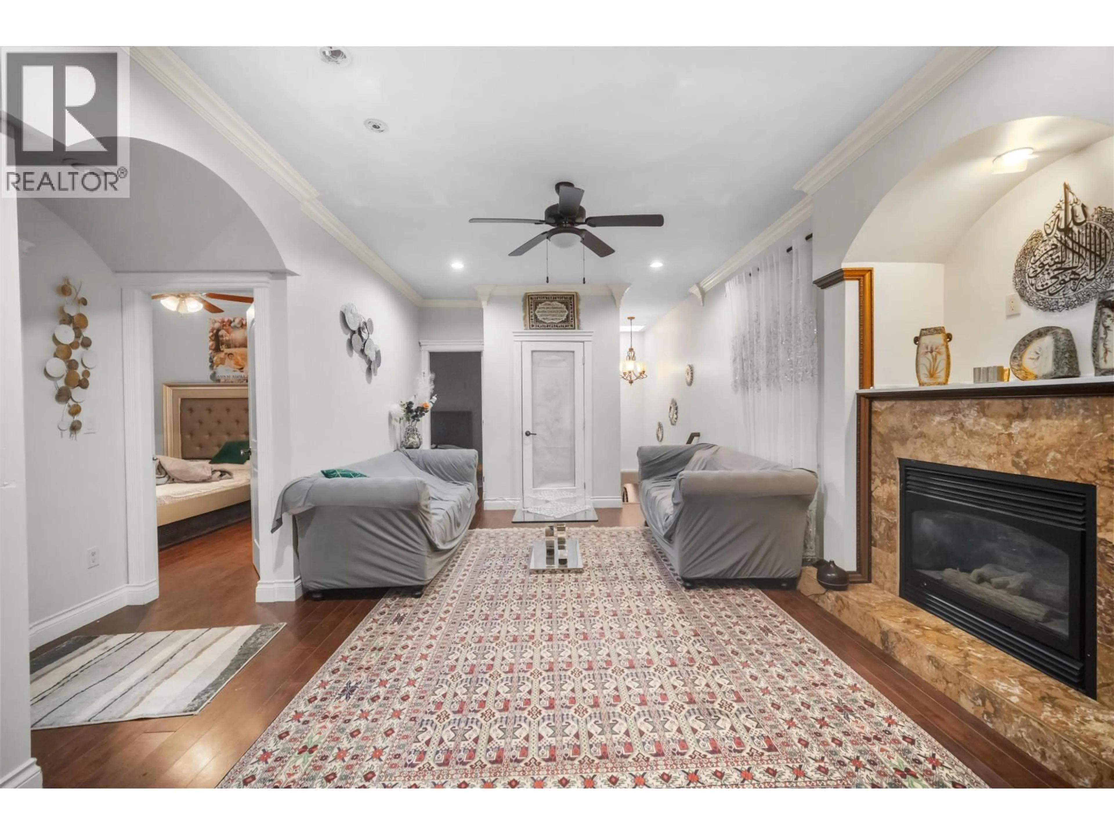 Living room with furniture, unknown for 312 JARDINE STREET, New Westminster British Columbia V3M5M5