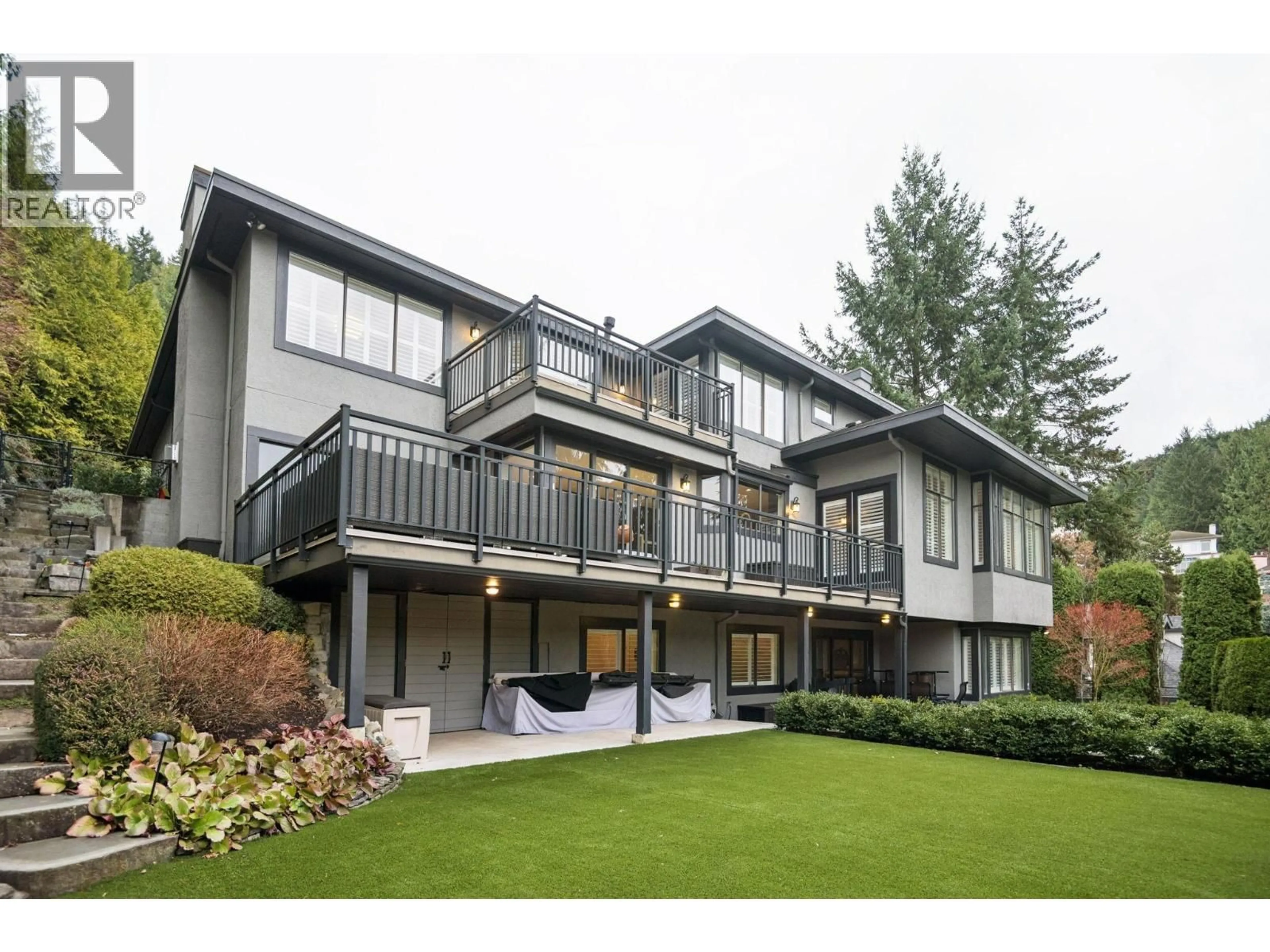 Home with vinyl exterior material, mountain view for 4828 NORTHWOOD PLACE, West Vancouver British Columbia V7S3C4