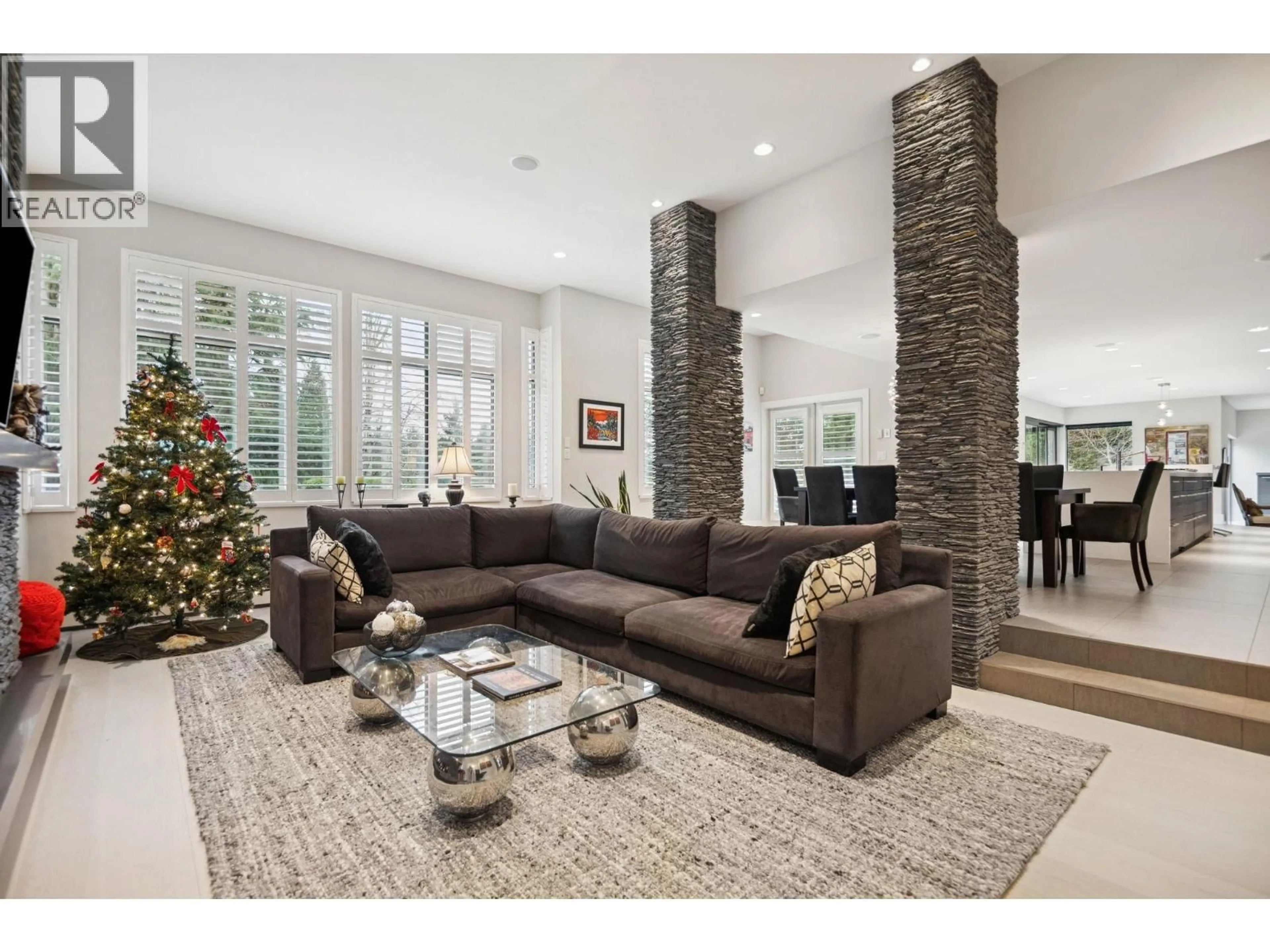 Living room with furniture, unknown for 4828 NORTHWOOD PLACE, West Vancouver British Columbia V7S3C4