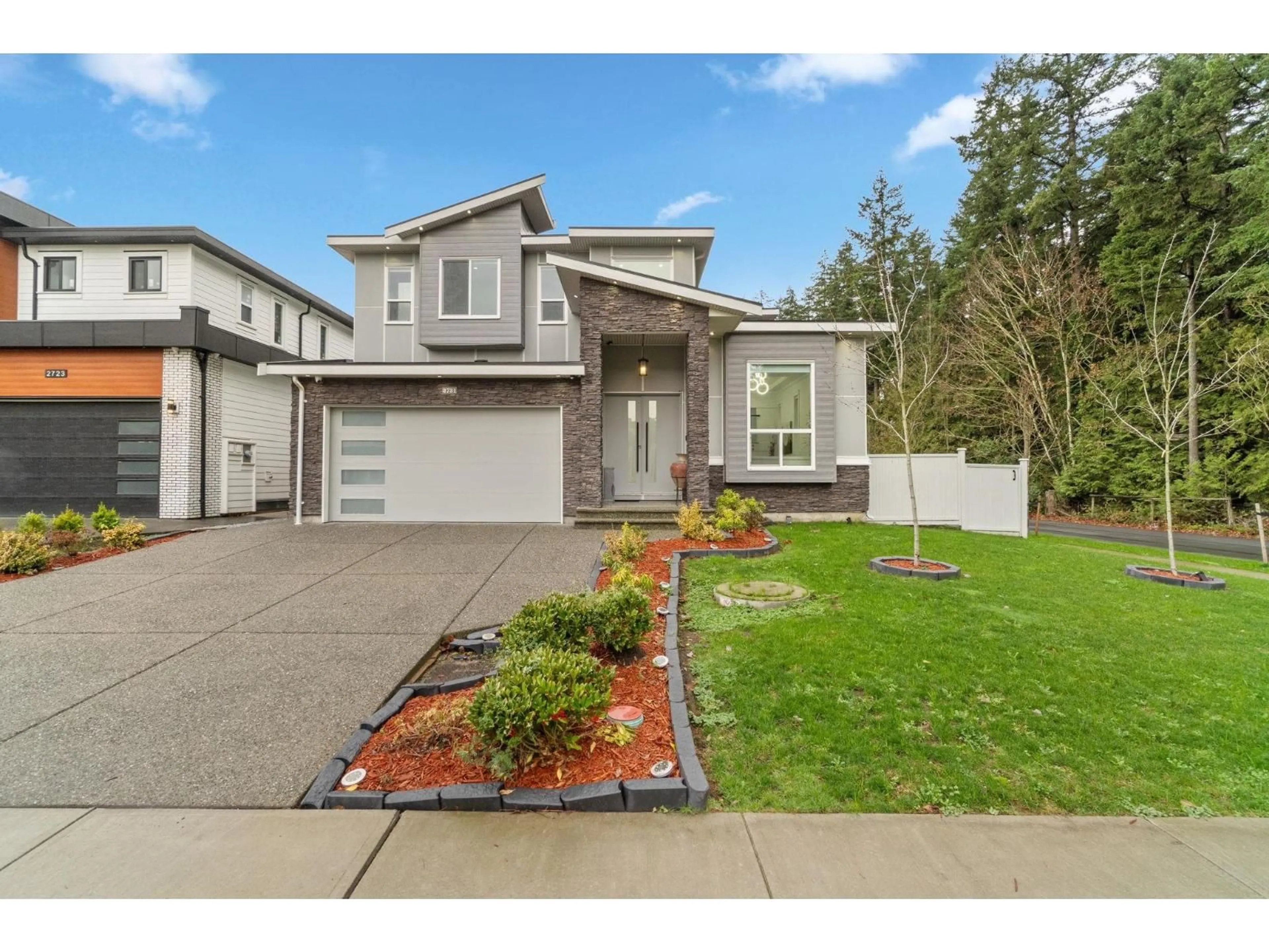 Home with vinyl exterior material, street for 2731 201 STREET, Langley British Columbia V2Z0B6